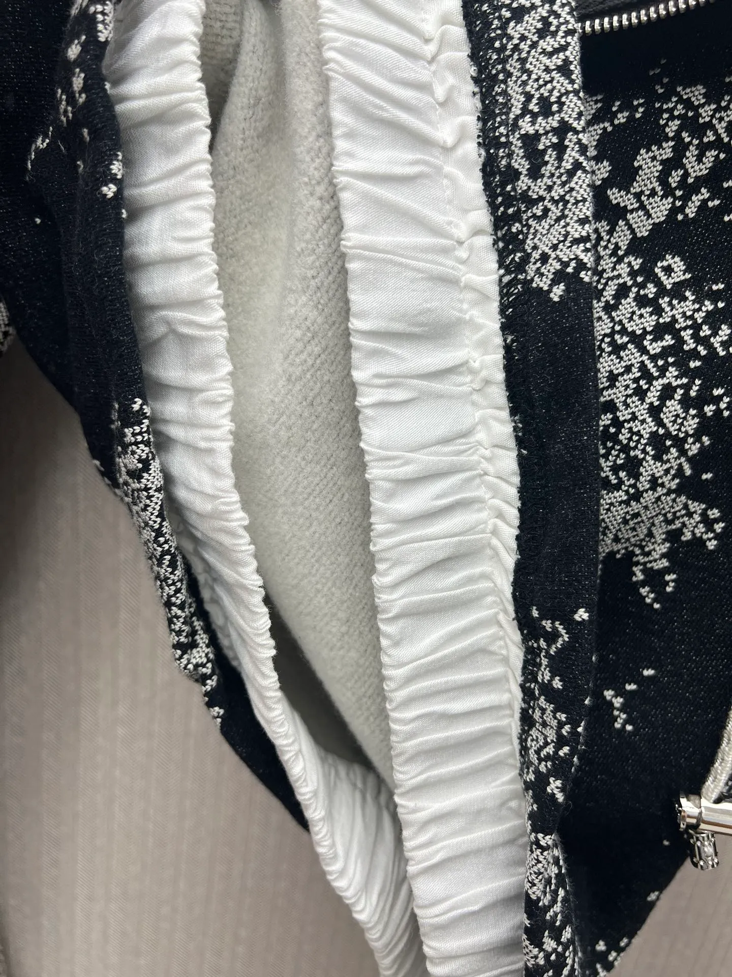 🅿️550 Chanel 25ss new autumn and winter preview series hooded printed zipper long-sleeved jacket for women Size: S.M.L.