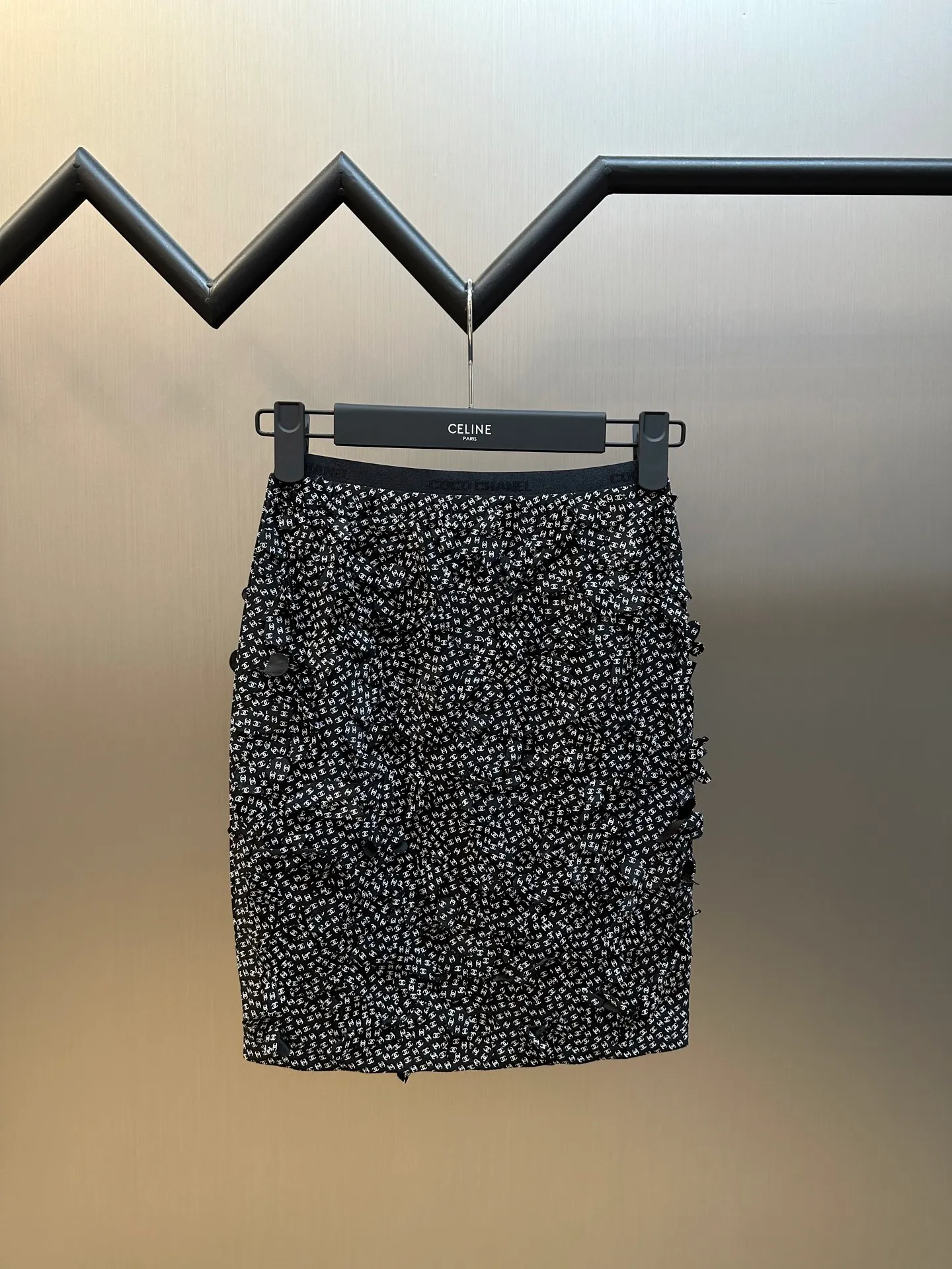 A set 🅿️920 (the set is not sold separately) Chanel beach style floral suit with small suspenders and short skirt, heavy craftsmanship, each flower is sewn by hand!  size：s m l