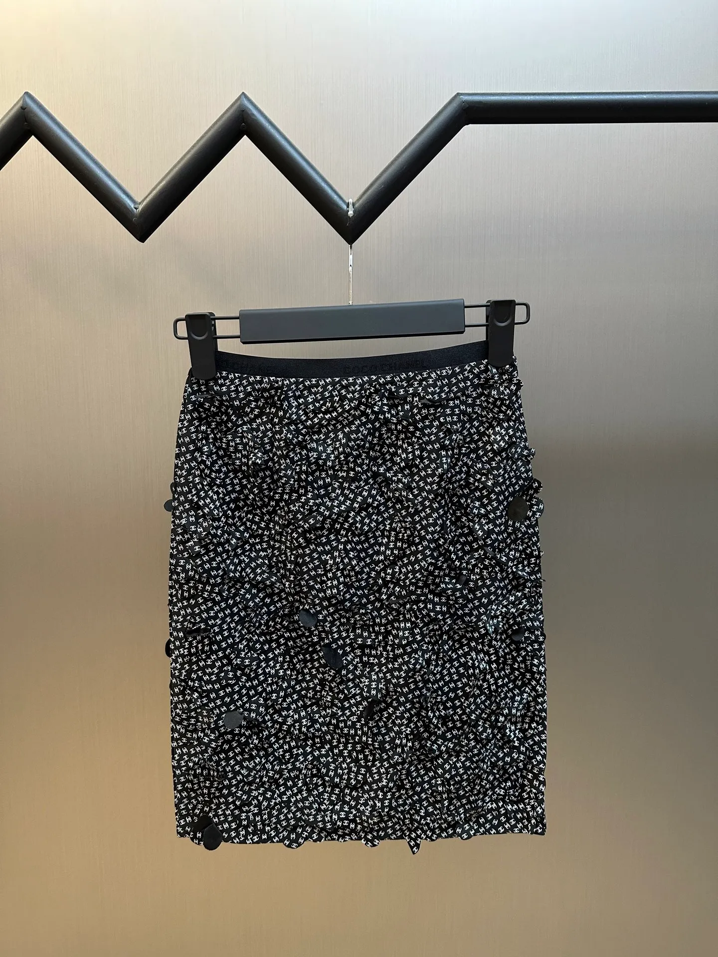 A set 🅿️920 (the set is not sold separately) Chanel beach style floral suit with small suspenders and short skirt, heavy craftsmanship, each flower is sewn by hand!  size：s m l