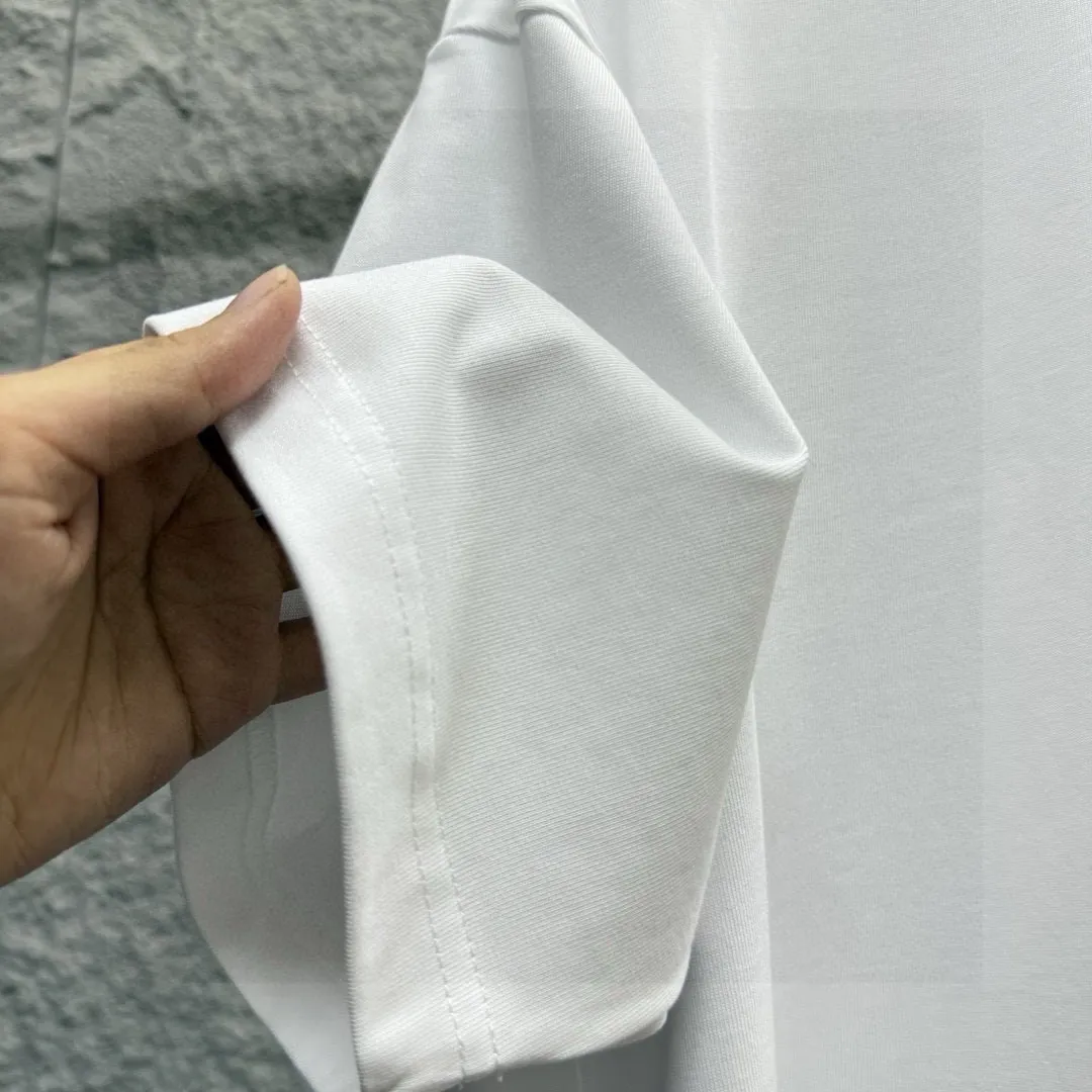 🅿️180 CHANE*Chanel*er 2025 spring and summer new style, classic letter small embroidery, customized double yarn plain cotton fabric, short-sleeved T-shirt, same style for men and women. Size: S (90-130 catties) M (120-150 catties) L (140-165 catties) XL (160-180 catties) XXL (180-210 catties) Color: black white