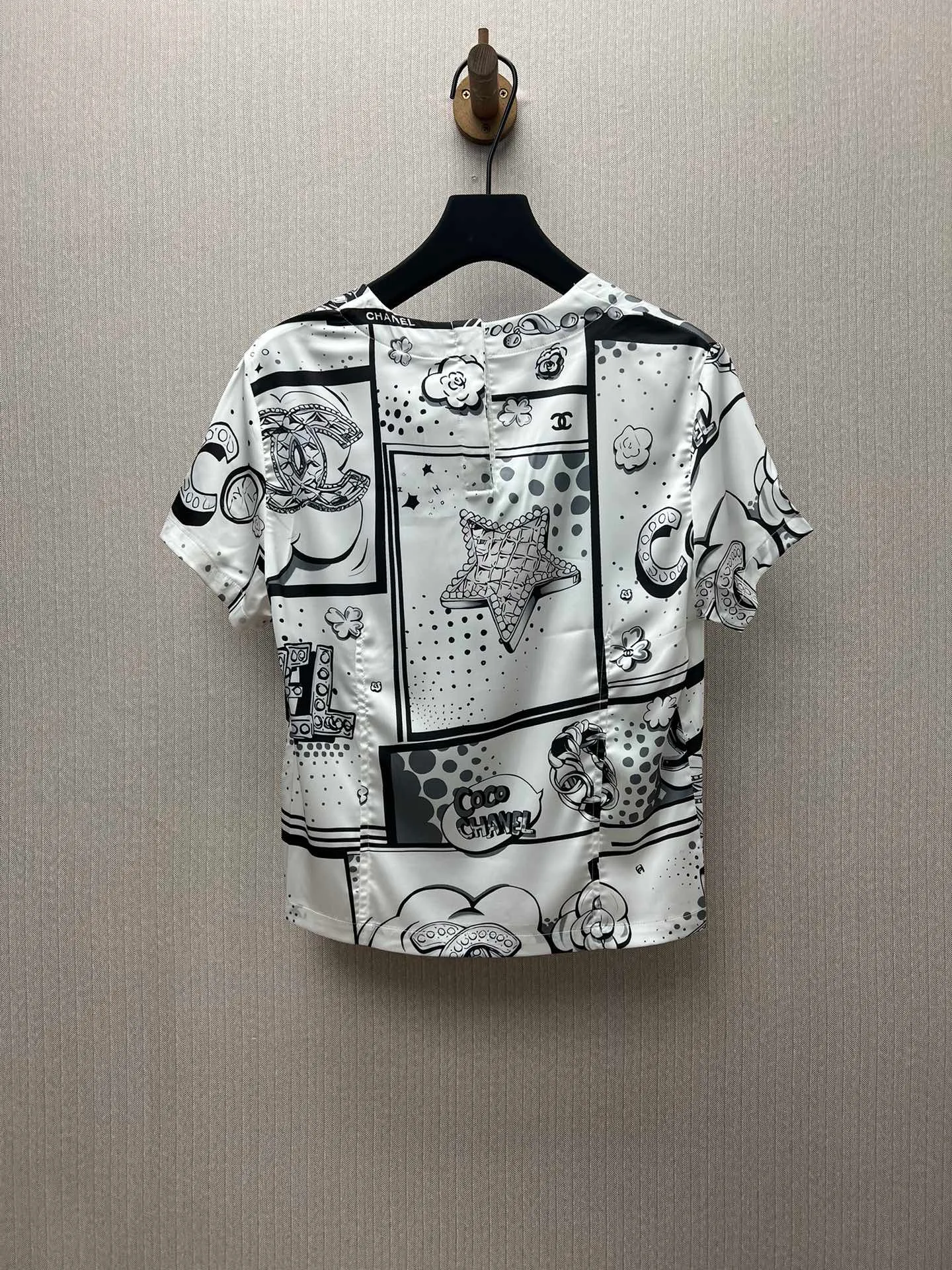 🅿️330 Chanel 25ss new silk comic T-shirt top, women's high version code number: S.M.L.