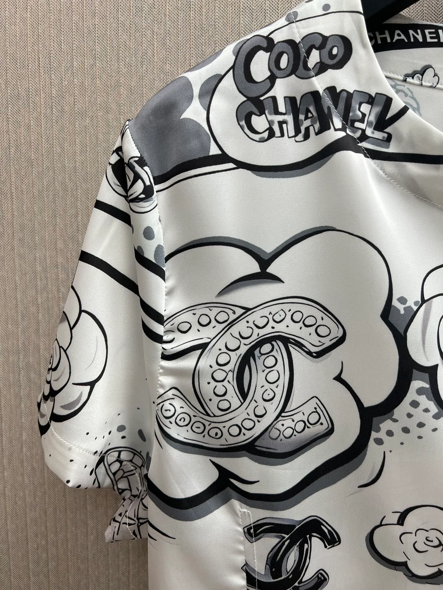 🅿️330 Chanel 25ss new silk comic T-shirt top, women's high version code number: S.M.L.