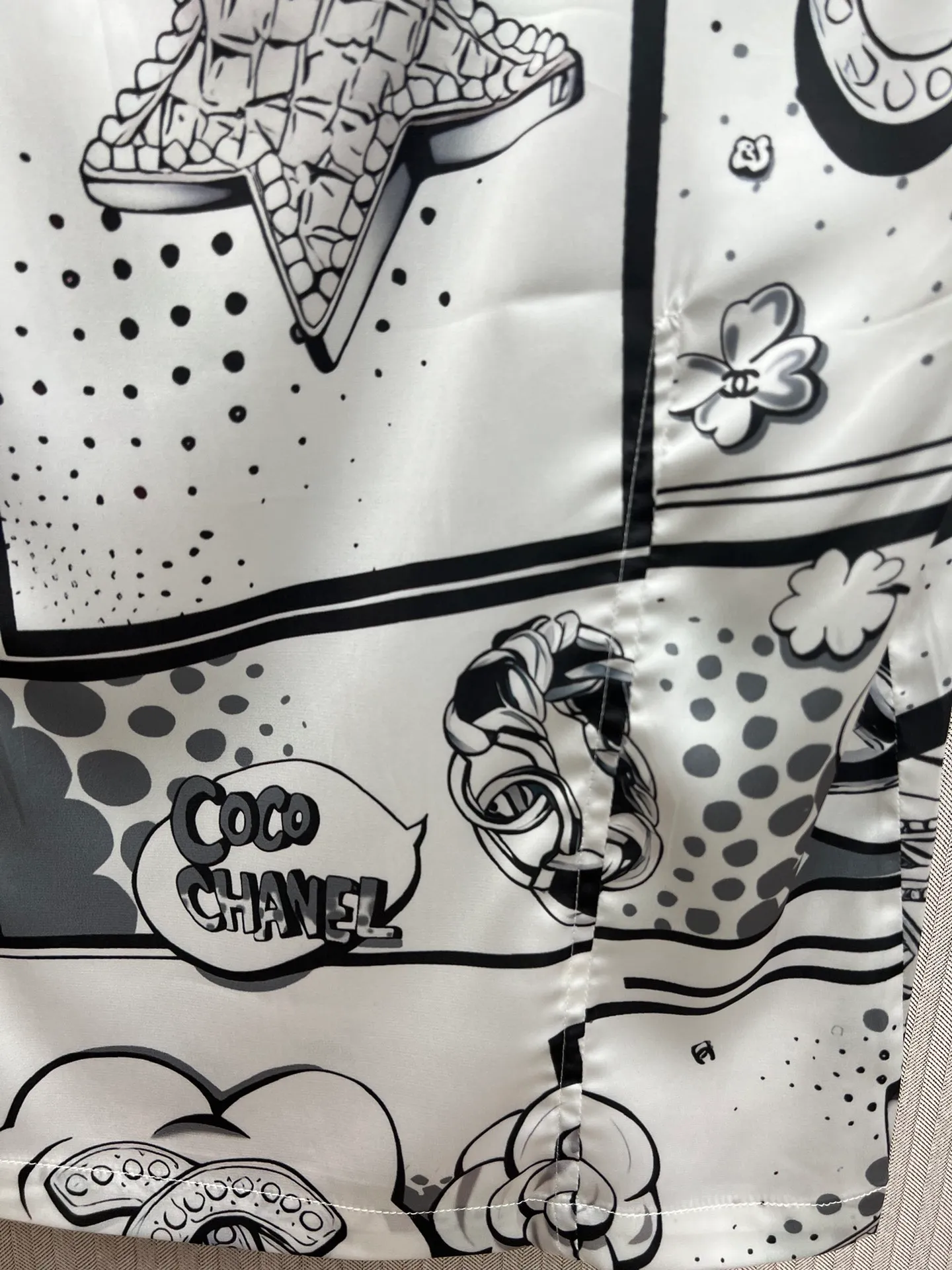 🅿️330 Chanel 25ss new silk comic T-shirt top, women's high version code number: S.M.L.