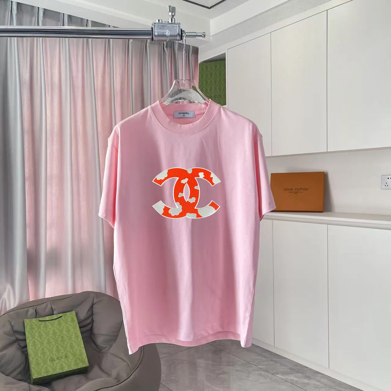 🅿️170 CHANE* Xiaoxiang 2025 Autumn New Style Double C Letter Logo Print Short Sleeve T-shirt Customized Fabric 300g Same Style for Men and Women Size: S M L XL XXL Five Codes Color: Black White Pink