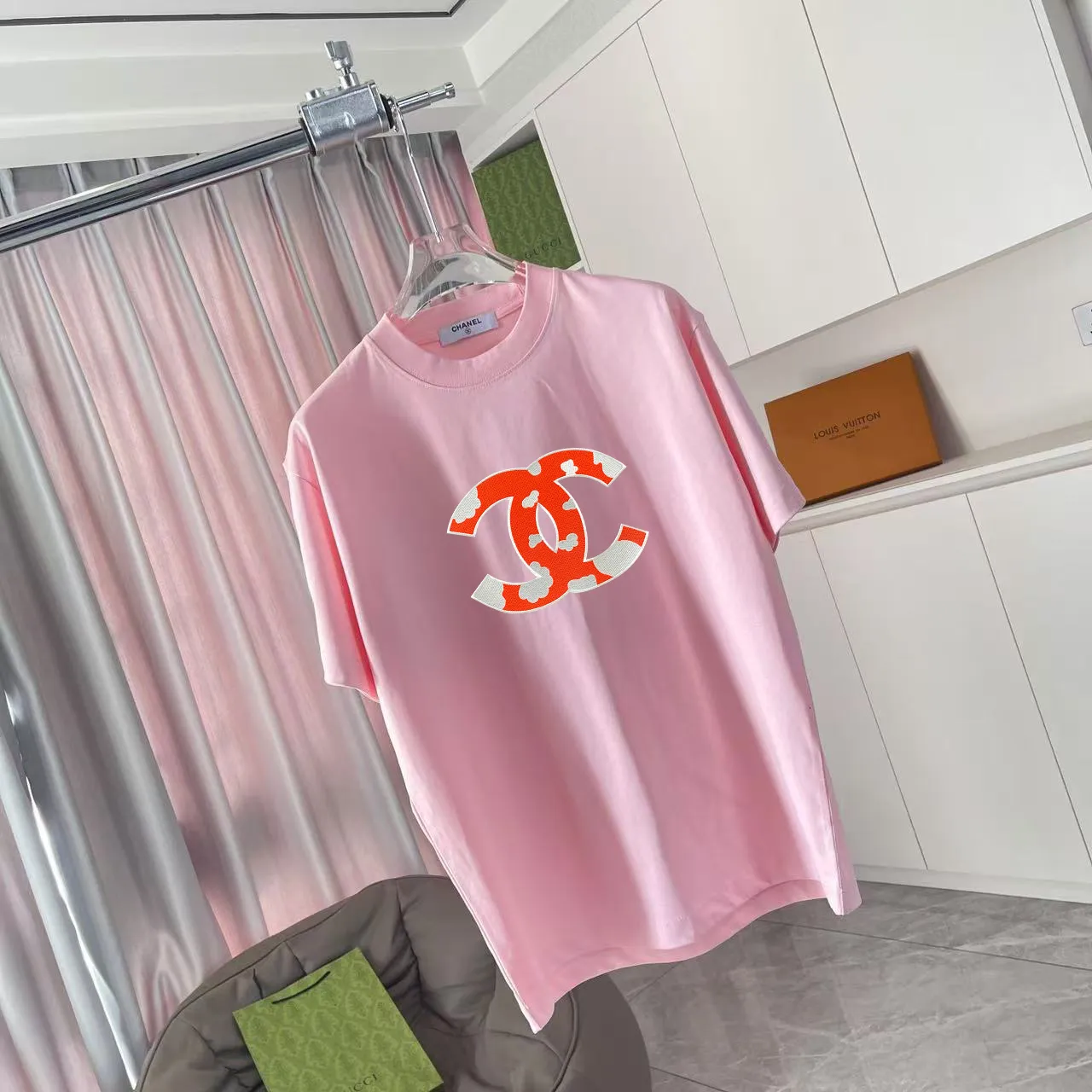 🅿️170 CHANE* Xiaoxiang 2025 Autumn New Style Double C Letter Logo Print Short Sleeve T-shirt Customized Fabric 300g Same Style for Men and Women Size: S M L XL XXL Five Codes Color: Black White Pink