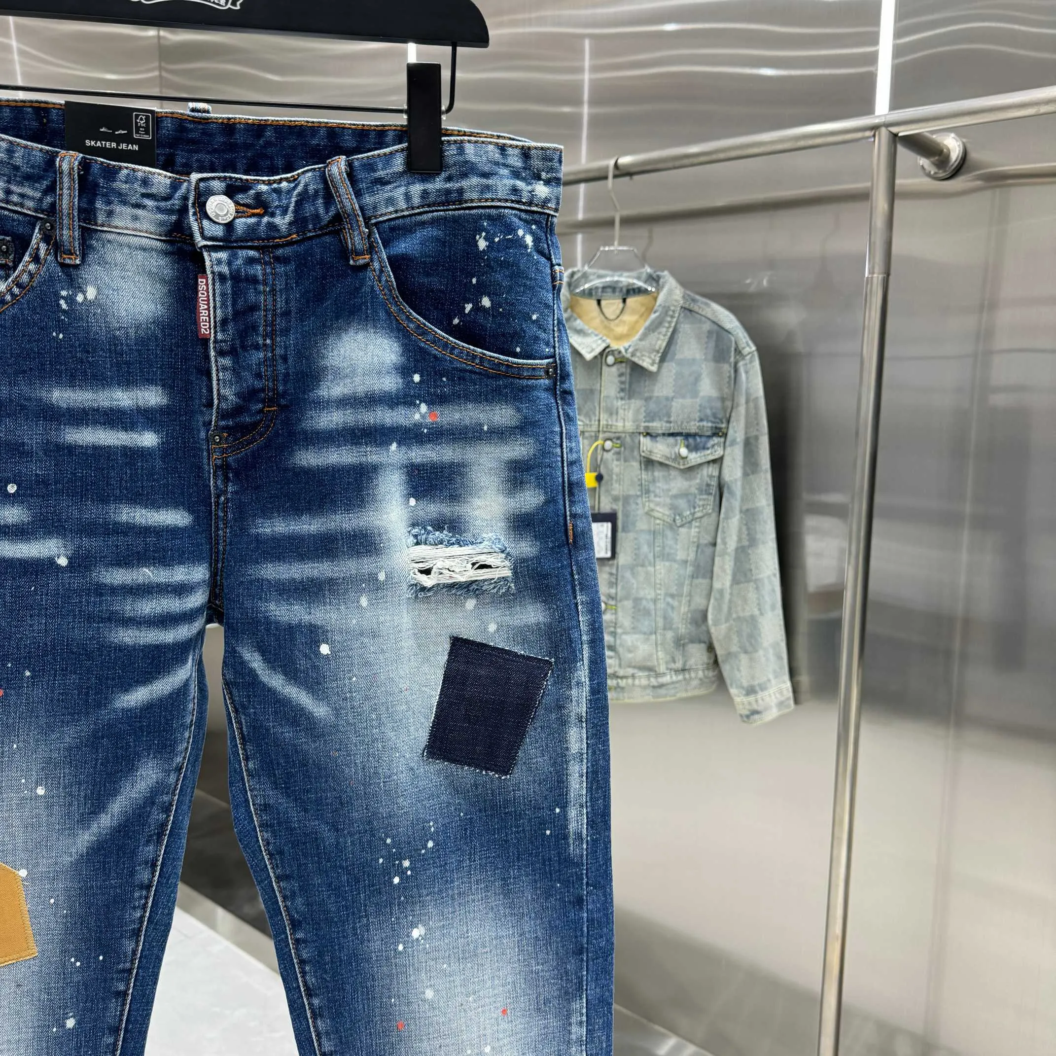 P300 DSQUARED2 graffiti hole washed craft street fashion slim fit stretch jeans color blue size 30 32 34 36 38 40
