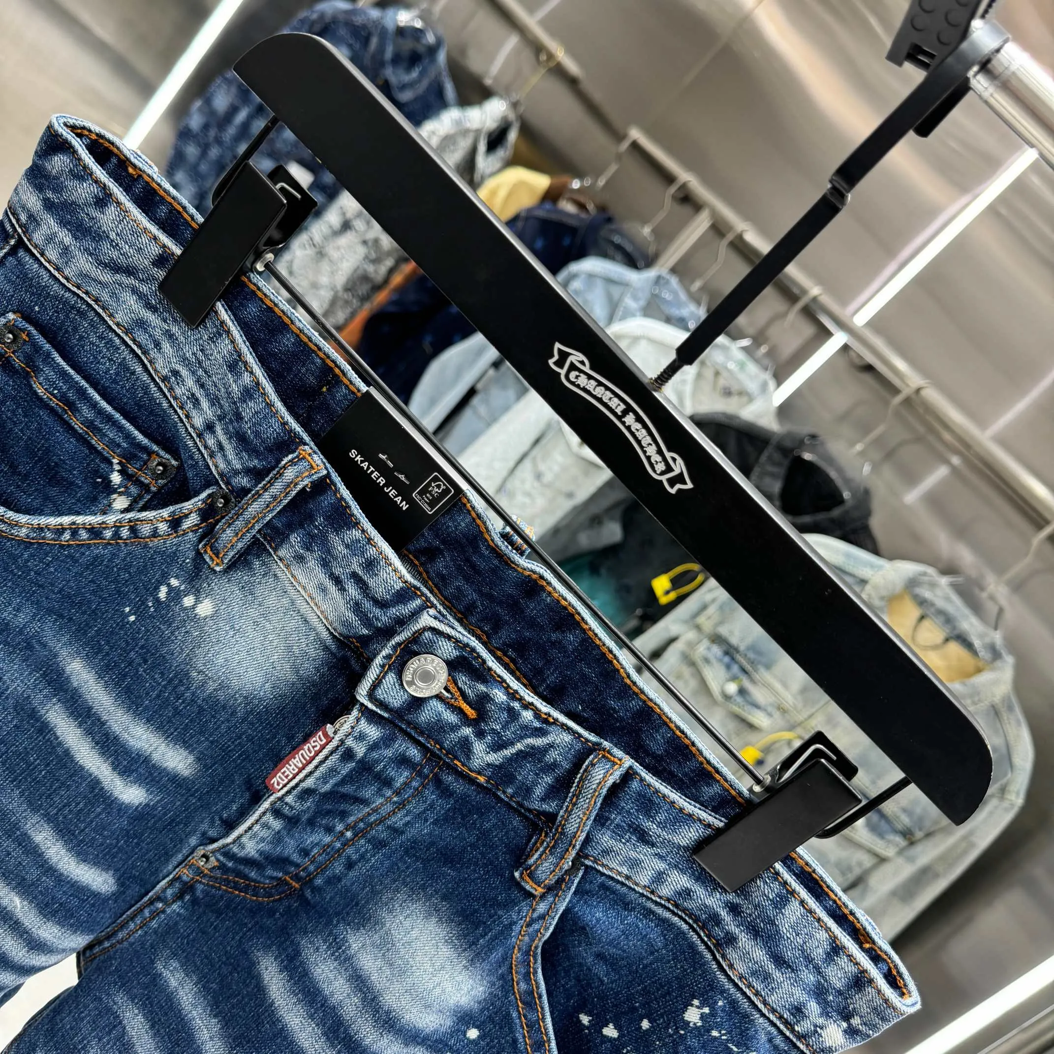 P300 DSQUARED2 graffiti hole washed craft street fashion slim fit stretch jeans color blue size 30 32 34 36 38 40