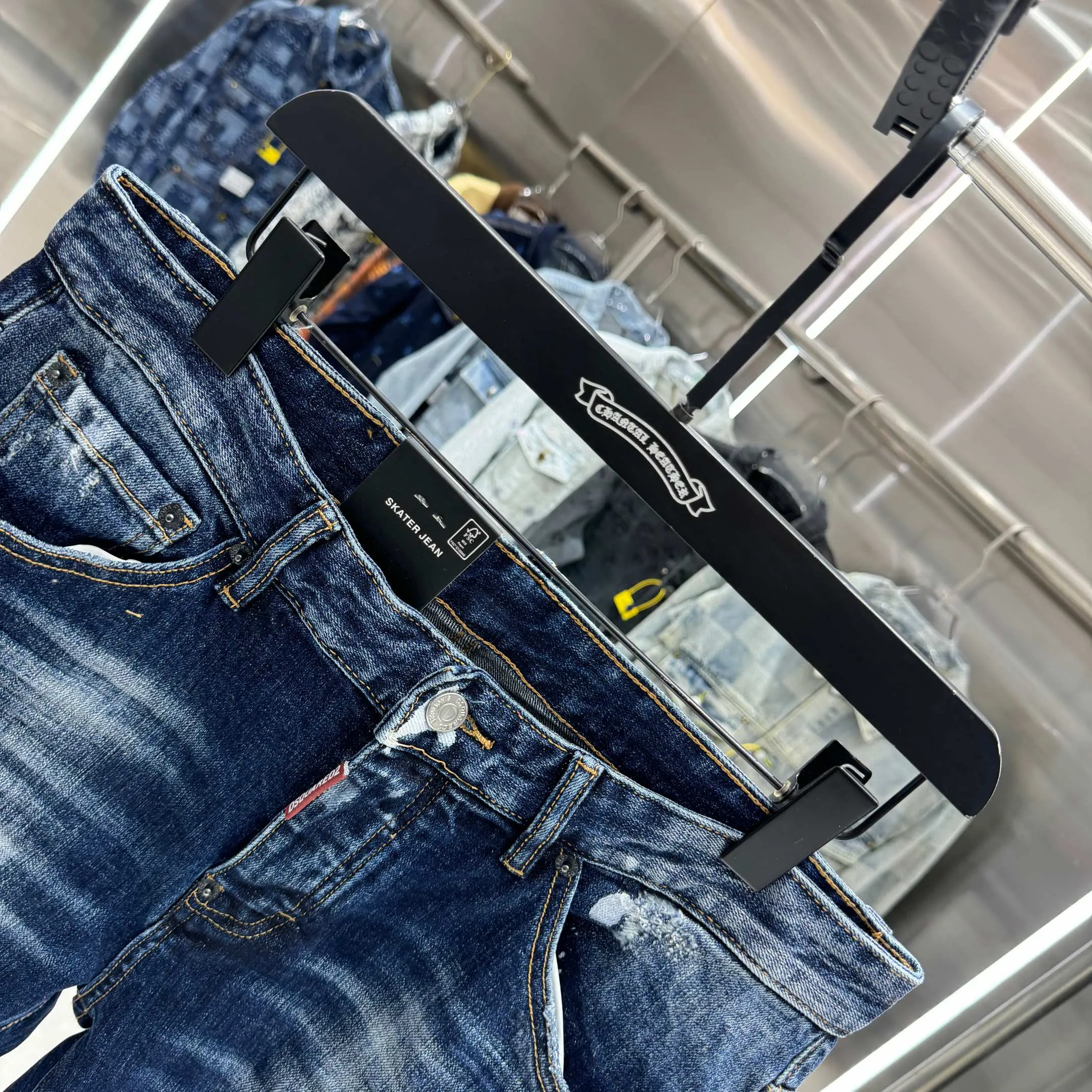 P300 DSQUARED2 graffiti hole washed craft street fashion slim fit stretch jeans color blue size 30 32 34 36 38 40
