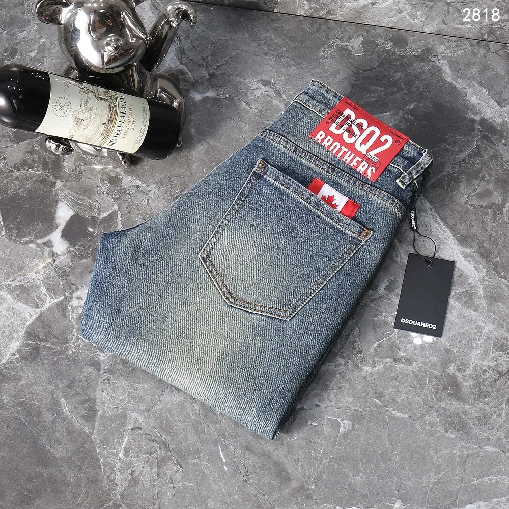 P230 Second Power 2025 Autumn and Winter European Counter New Style Super A Purchasing Level Overseas Trading Company Order Source, Top Original High-end Men's Customized Fashion Slim Small Straight Jeans 2818 Color: Heavy craftsmanship, fried sand and water, picture color Size: 29-40 Fabric: Denim washed jeans! Luxurious experience. Customer-supplied trade channel. The simple and charming classic trousers are made of customer-supplied denim. The texture is thick, comfortable and breathable. The cutting of high-quality craftsmanship is top-notch, and the overall design is very exquisite. The cuffing design on the inside and outside is perfect, and the use of poly-strand mechanical needle edge banding technology highlights the brand's luxurious inner charm. The brand logo is full and thick, and the chiseled buttons are thick and rigorous, bringing a new fashion taste to this ordinary trousers!  Excipients: Complete with three standards