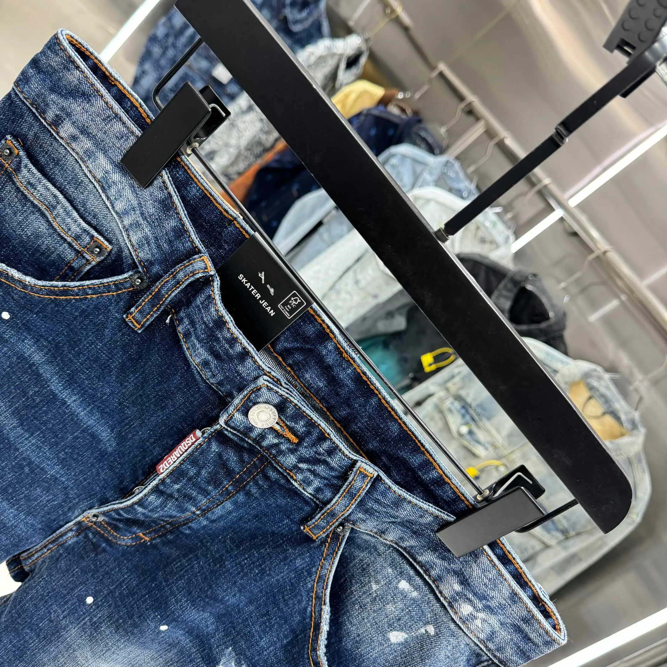P300 DSQUARED2 graffiti hole washed craft street fashion slim fit stretch jeans color blue size 30 32 34 36 38 40