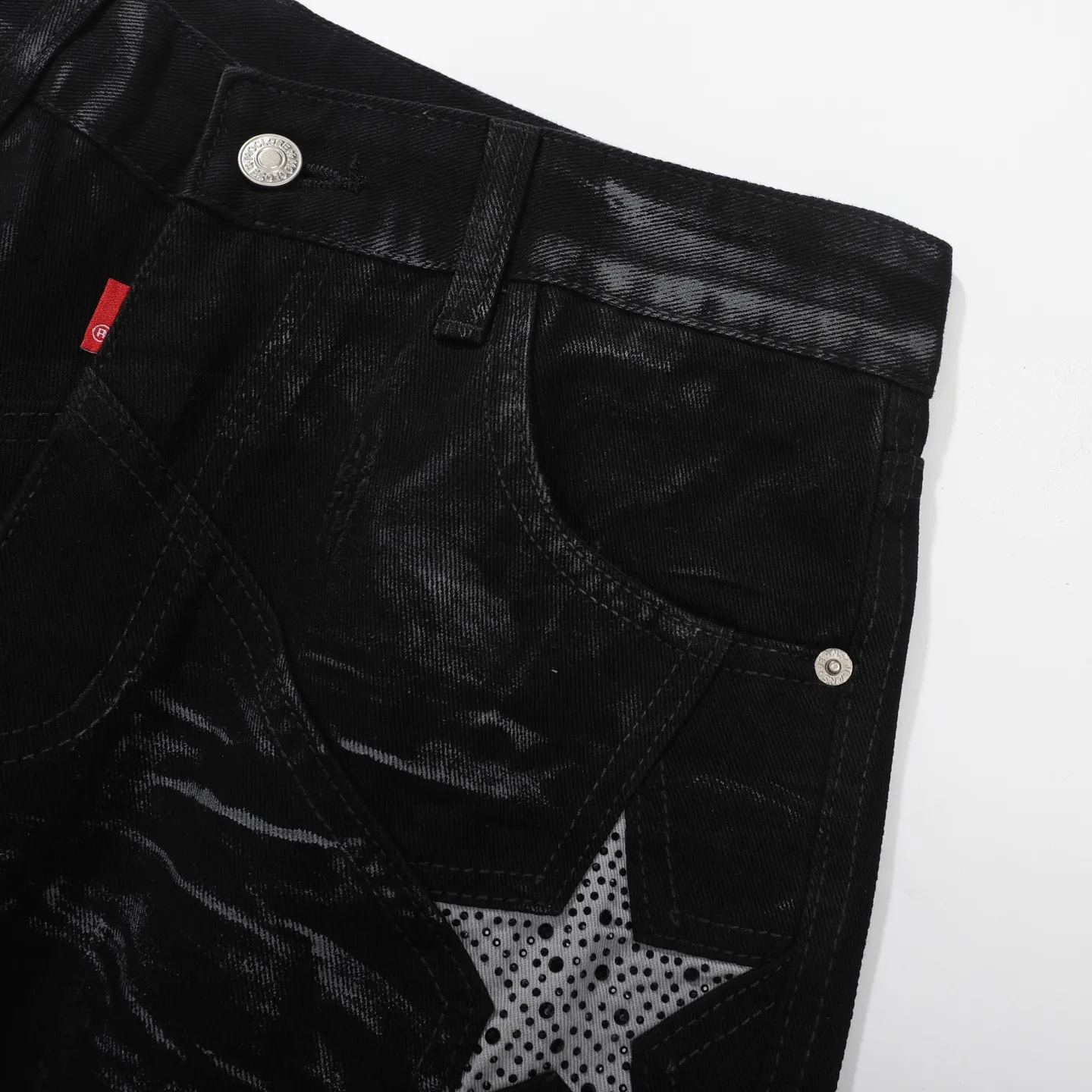 P240 DSQUARED 2 SS25 Nicholas Tse's same five-pointed star rhinestone wash mid-rise straight jeans for men and women. Top ceiling quality. Styles with different wash textures, very friendly to people with thin legs and thick legs. The straight and slim version is very flattering to the leg shape. Moderate length that never goes out of style, easy to match with casually, basic styling for various styles, a must-have in the wardrobe! The fabric is stiff but also makes the upper body soft without losing texture. The washing process is even more perfect. It is a must-have item for everyone! ! ! Washed wheat, hang tag, pants label, three labels complete Color: black Size: 28-36