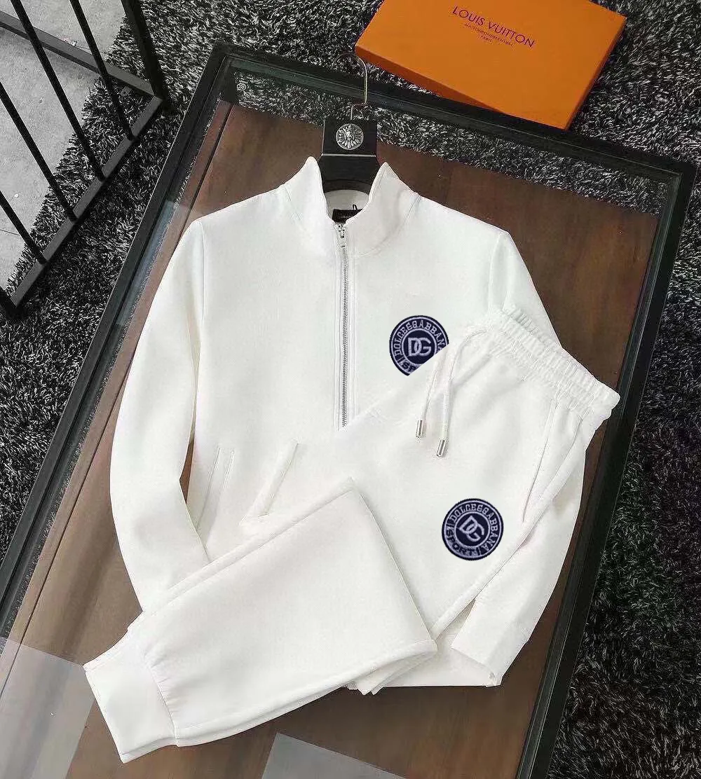 P400 💰 [D&G Dolce & Gabbana] (Gospel for Fatty) hot-selling suit is coming. Focus on the original version of the official website. 2025 new hot-selling cardigan and sweatshirt suit. The original order is the best. 🇭🇰The meticulous work of top designers. It has a fitting and perfect upper body effect. 100% natural high-quality Roman cotton, close-fitting comfort, noble and elegant! Original hardware embodies elegance and nobility! Counter size: M-5XL (maximum wear up to 220 pounds)