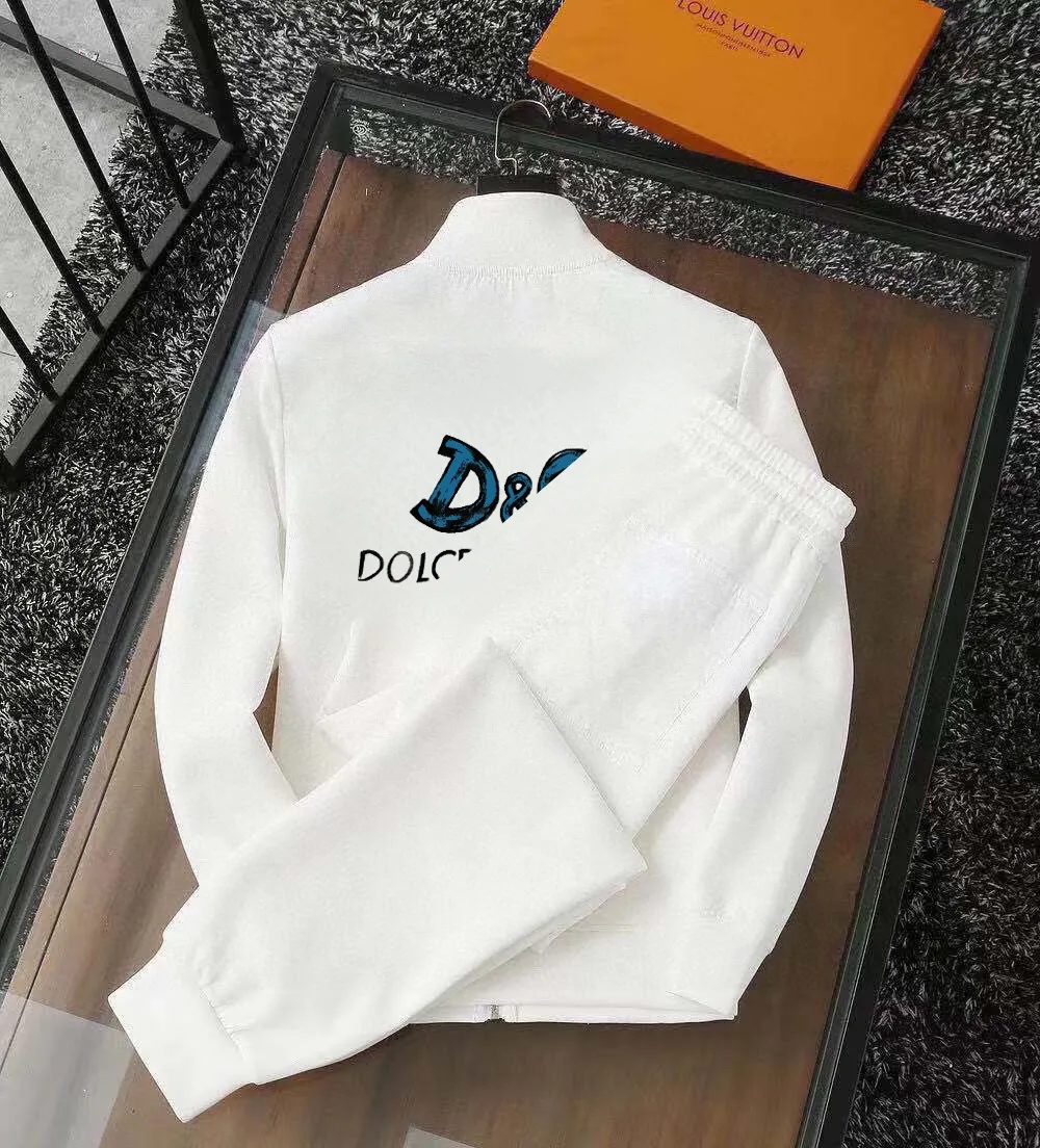 P400 💰 [D&G Dolce & Gabbana] (Gospel for Fatty) hot-selling suit is coming. Focus on the original version of the official website. 2025 new hot-selling cardigan and sweatshirt suit. The original order is the best. 🇭🇰The meticulous work of top designers. It has a fitting and perfect upper body effect. 100% natural high-quality Roman cotton, close-fitting comfort, noble and elegant! Original hardware embodies elegance and nobility! Counter size: M-5XL (maximum wear up to 220 pounds)