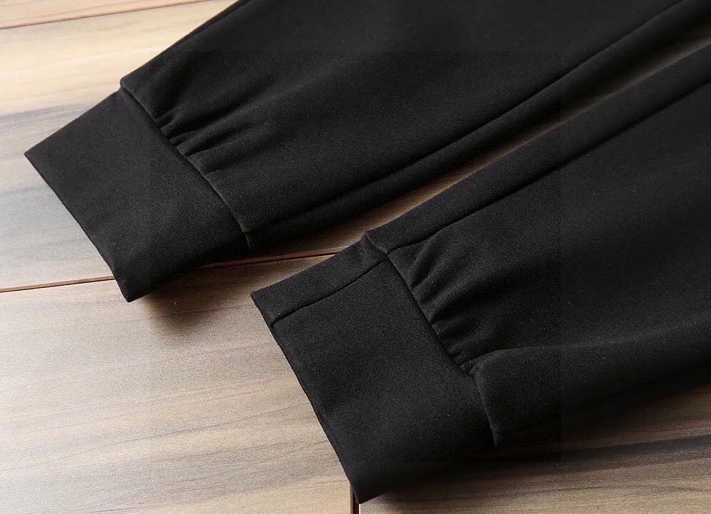P400 💰 [D&G Dolce & Gabbana] (Gospel for Fatty) hot-selling suit is coming. Focus on the original version of the official website. 2025 new hot-selling cardigan and sweatshirt suit. The original order is the best. 🇭🇰The meticulous work of top designers. It has a fitting and perfect upper body effect. 100% natural high-quality Roman cotton, close-fitting comfort, noble and elegant! Original hardware embodies elegance and nobility! Counter size: M-5XL (maximum wear up to 220 pounds)
