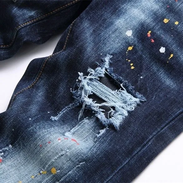 P186 D2 new embroidered men's ripped trendy jeans stretch personalized patches slim feet beggar pants top material super soft high cotton washed denim fabric each piece of washing cost up to three times the conventional process extremely delicate touch very good texture simple and atmospheric design of the whole body The back pocket of the pants adopts high-end direct injection technology extremely exquisite details perfect Color: picture color Size: 30-22-34-36 (corresponding to M-L-XL-XXL)