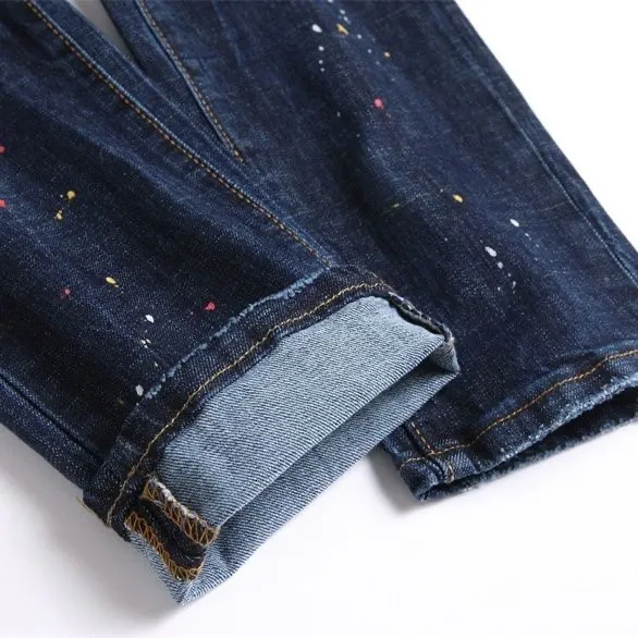 P186 D2 new embroidered men's ripped trendy jeans stretch personalized patches slim feet beggar pants top material super soft high cotton washed denim fabric each piece of washing cost up to three times the conventional process extremely delicate touch very good texture simple and atmospheric design of the whole body The back pocket of the pants adopts high-end direct injection technology extremely exquisite details perfect Color: picture color Size: 30-22-34-36 (corresponding to M-L-XL-XXL)