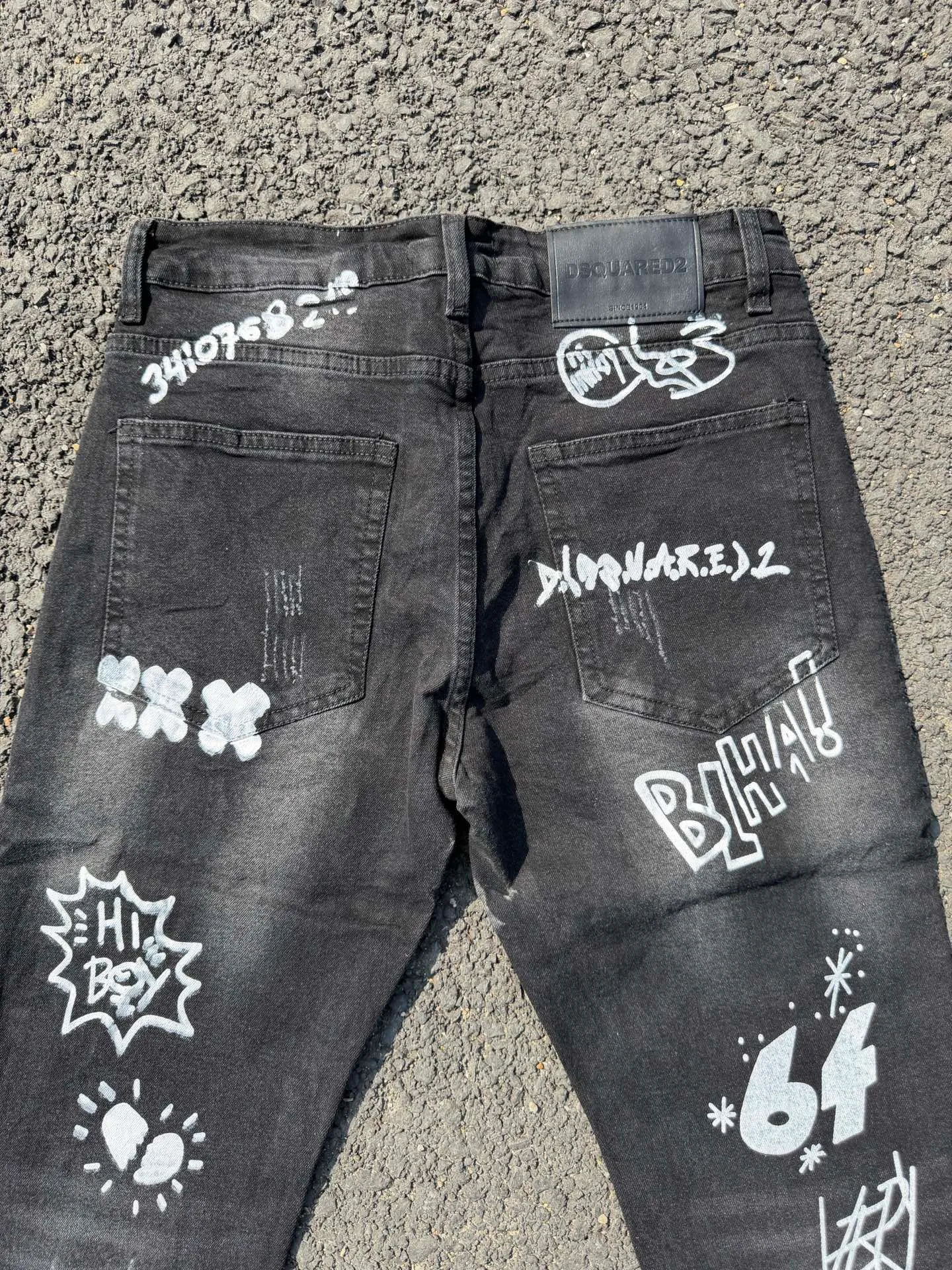 P186 💰 D2 new embroidered men's ripped trendy jeans, elastic personalized patches, slim fit, beggar's pants with small feet, top-quality materials, super soft high cotton washed denim fabric, each piece of washed denim fabric costs up to three times more than the conventional process. The touch is extremely delicate and the texture is very good. The whole body is simple and elegant. The back pocket of the trousers uses high-end direct injection technology. It is extremely exquisite. Full marks for details. Color: Picture color Size: 30-22-34-36 (corresponding to M-L-XL-XXL)
