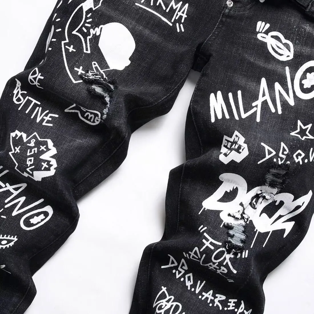 P186 💰 D2 new embroidered men's ripped trendy jeans, elastic personalized patches, slim fit, beggar's pants with small feet, top-quality materials, super soft high cotton washed denim fabric, each piece of washed denim fabric costs up to three times more than the conventional process. The touch is extremely delicate and the texture is very good. The whole body is simple and elegant. The back pocket of the trousers uses high-end direct injection technology. It is extremely exquisite. Full marks for details. Color: Picture color Size: 30-22-34-36 (corresponding to M-L-XL-XXL)