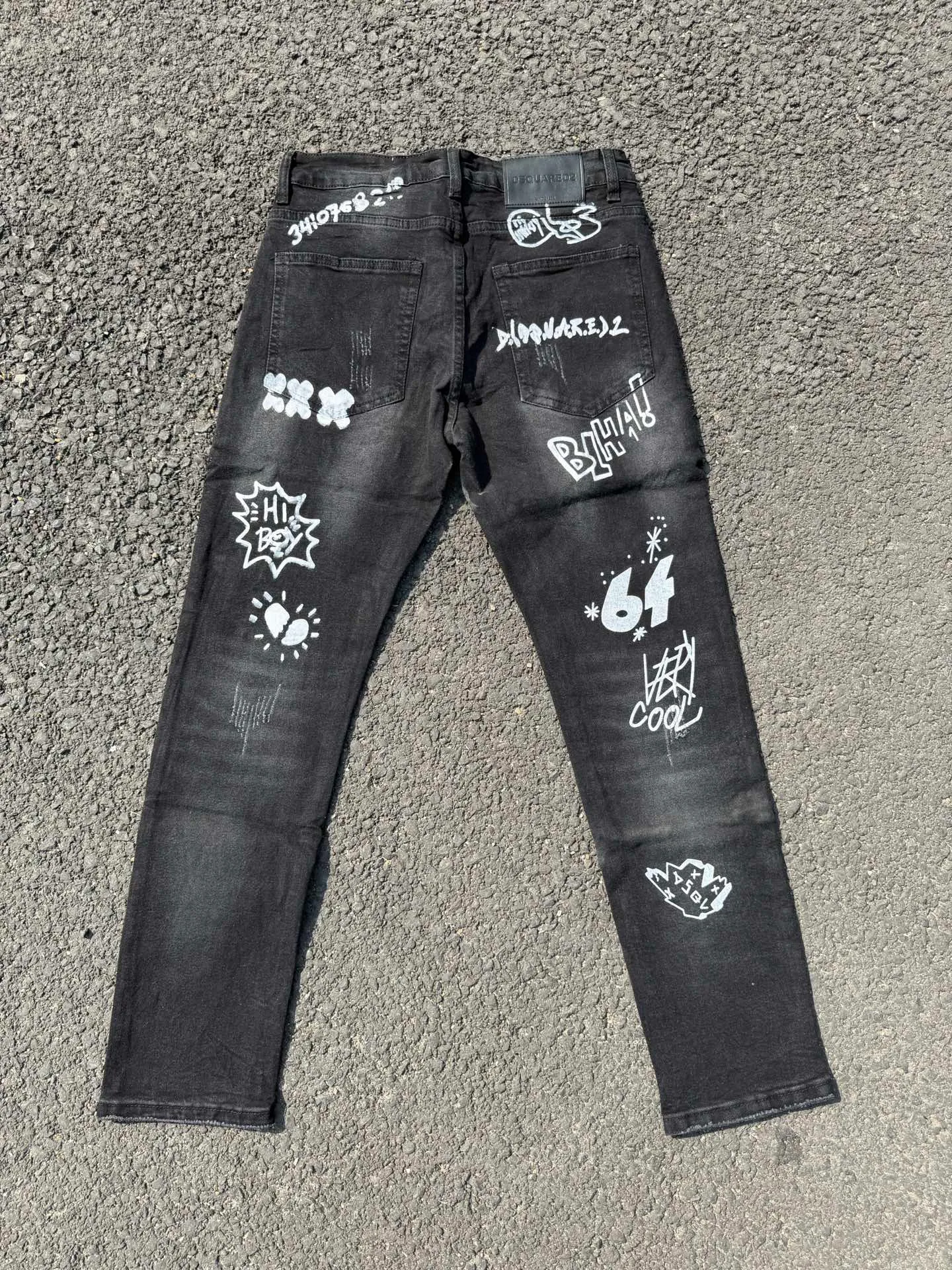 P186 💰 D2 new embroidered men's ripped trendy jeans, elastic personalized patches, slim fit, beggar's pants with small feet, top-quality materials, super soft high cotton washed denim fabric, each piece of washed denim fabric costs up to three times more than the conventional process. The touch is extremely delicate and the texture is very good. The whole body is simple and elegant. The back pocket of the trousers uses high-end direct injection technology. It is extremely exquisite. Full marks for details. Color: Picture color Size: 30-22-34-36 (corresponding to M-L-XL-XXL)