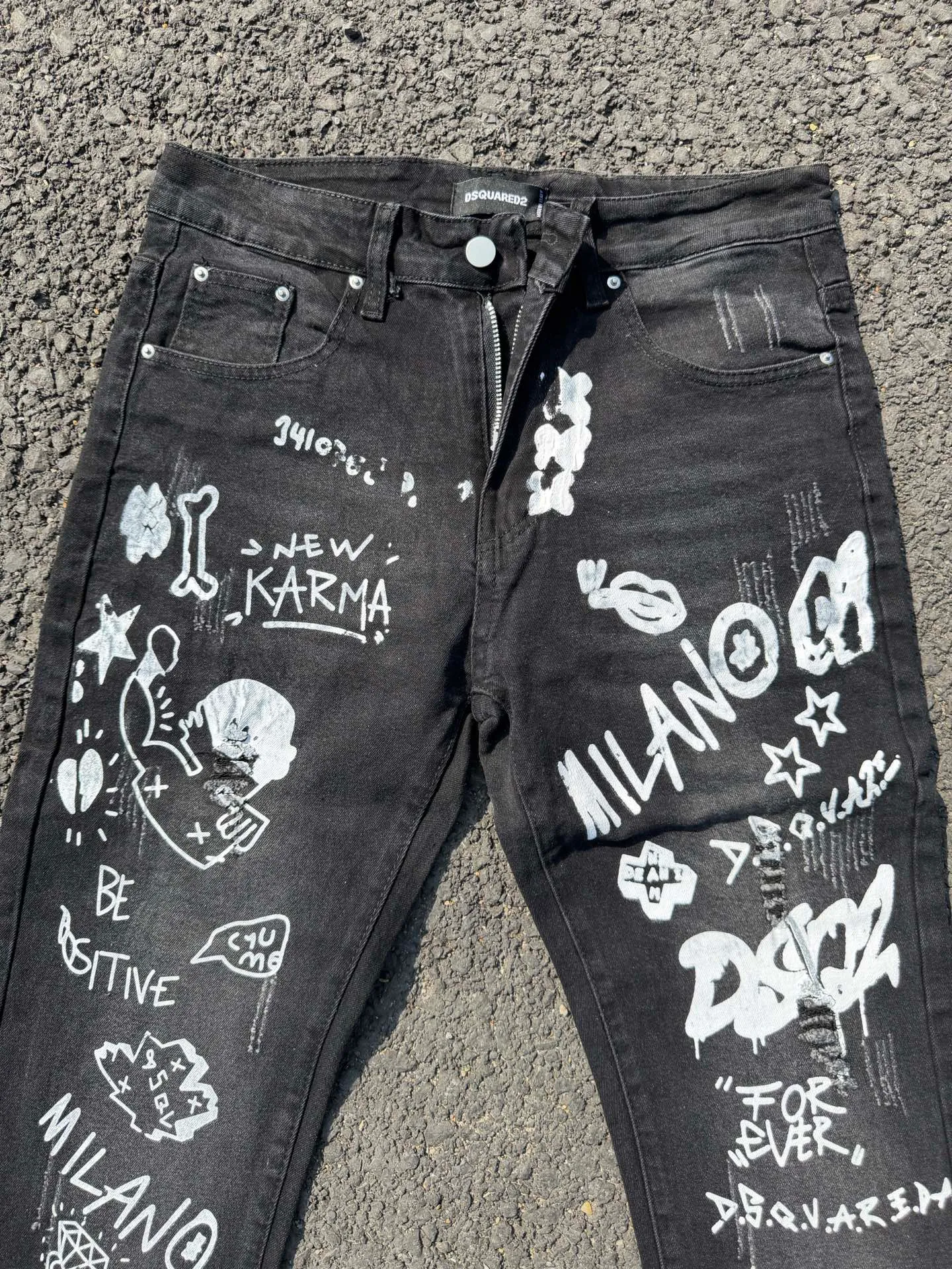 P186 💰 D2 new embroidered men's ripped trendy jeans, elastic personalized patches, slim fit, beggar's pants with small feet, top-quality materials, super soft high cotton washed denim fabric, each piece of washed denim fabric costs up to three times more than the conventional process. The touch is extremely delicate and the texture is very good. The whole body is simple and elegant. The back pocket of the trousers uses high-end direct injection technology. It is extremely exquisite. Full marks for details. Color: Picture color Size: 30-22-34-36 (corresponding to M-L-XL-XXL)