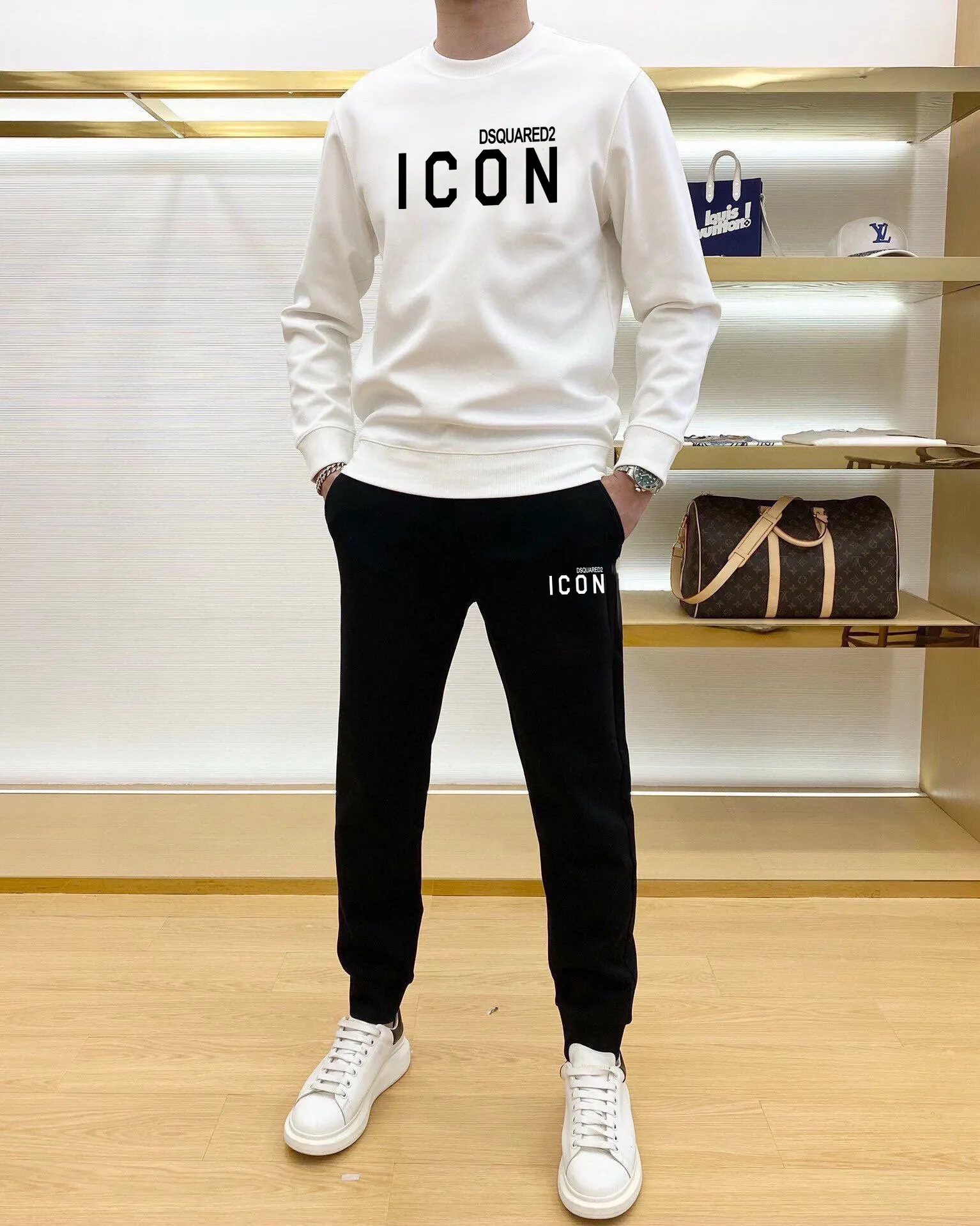 🅿️380 [DSQ2 Second Power] (Fat Man Gospel) hot-selling suit is coming. Focus on the original version of the official website. 2025 new hot-selling sweatshirt suit. The original order is the best. 🇭🇰The meticulous work of top designers is dedicated to a fitting and perfect upper body effect. 100% natural high-quality Roman cotton, close-fitting comfort, noble and elegant! Original hardware embodies elegance and nobility! Counter size: M-5XL (maximum wear up to 220 pounds)