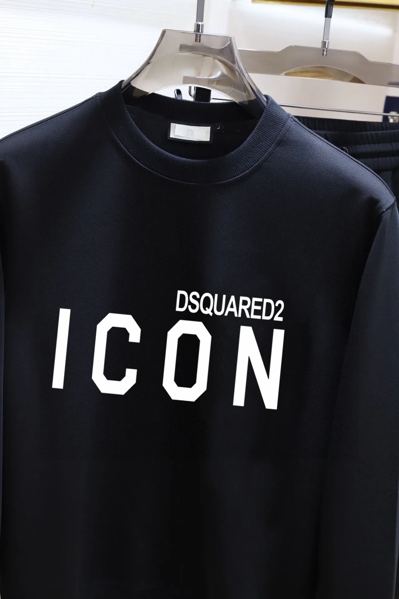 🅿️380 [DSQ2 Second Power] (Fat Man Gospel) hot-selling suit is coming. Focus on the original version of the official website. 2025 new hot-selling sweatshirt suit. The original order is the best. 🇭🇰The meticulous work of top designers is dedicated to a fitting and perfect upper body effect. 100% natural high-quality Roman cotton, close-fitting comfort, noble and elegant! Original hardware embodies elegance and nobility! Counter size: M-5XL (maximum wear up to 220 pounds)
