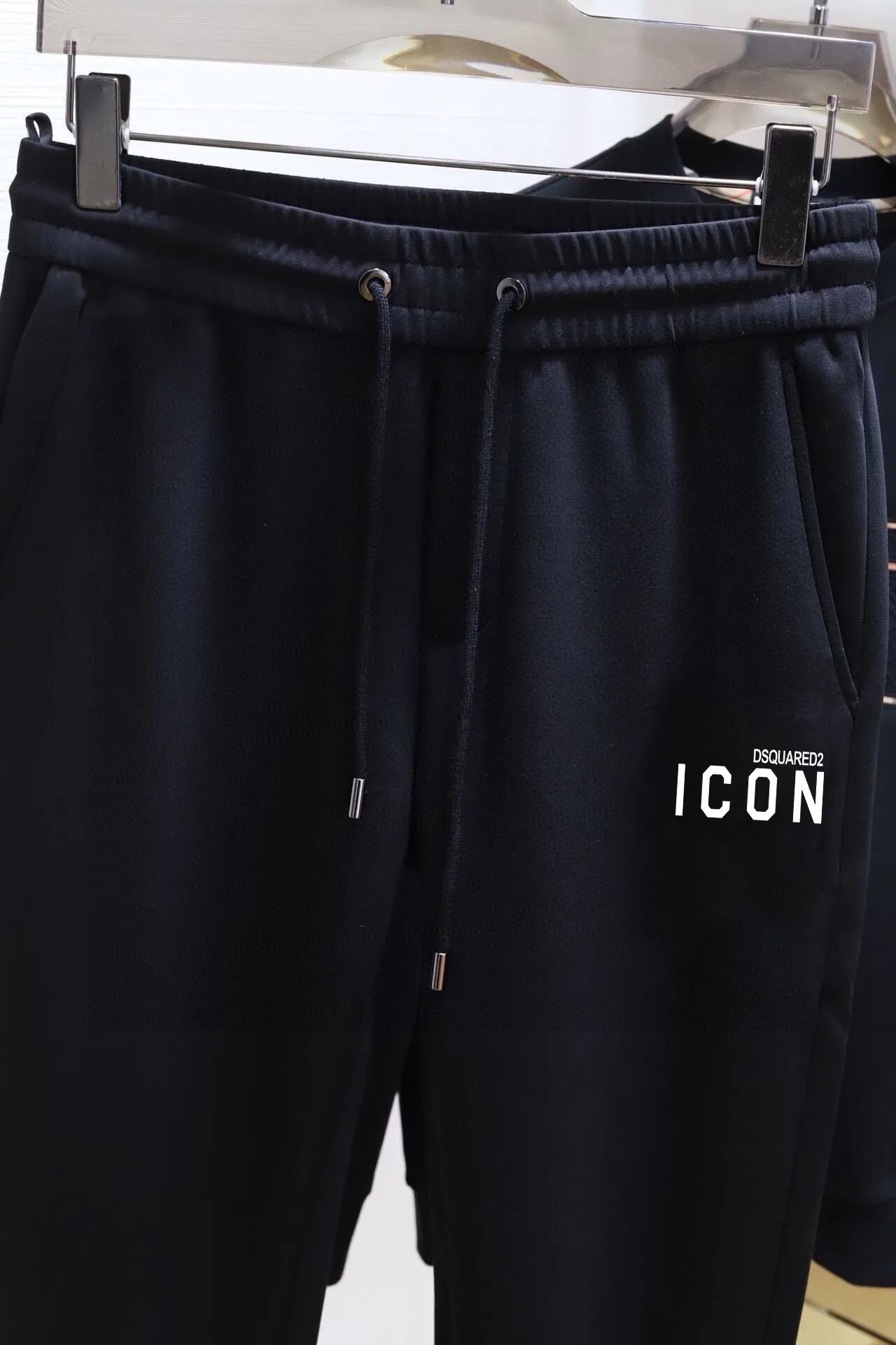 🅿️380 [DSQ2 Second Power] (Fat Man Gospel) hot-selling suit is coming. Focus on the original version of the official website. 2025 new hot-selling sweatshirt suit. The original order is the best. 🇭🇰The meticulous work of top designers is dedicated to a fitting and perfect upper body effect. 100% natural high-quality Roman cotton, close-fitting comfort, noble and elegant! Original hardware embodies elegance and nobility! Counter size: M-5XL (maximum wear up to 220 pounds)