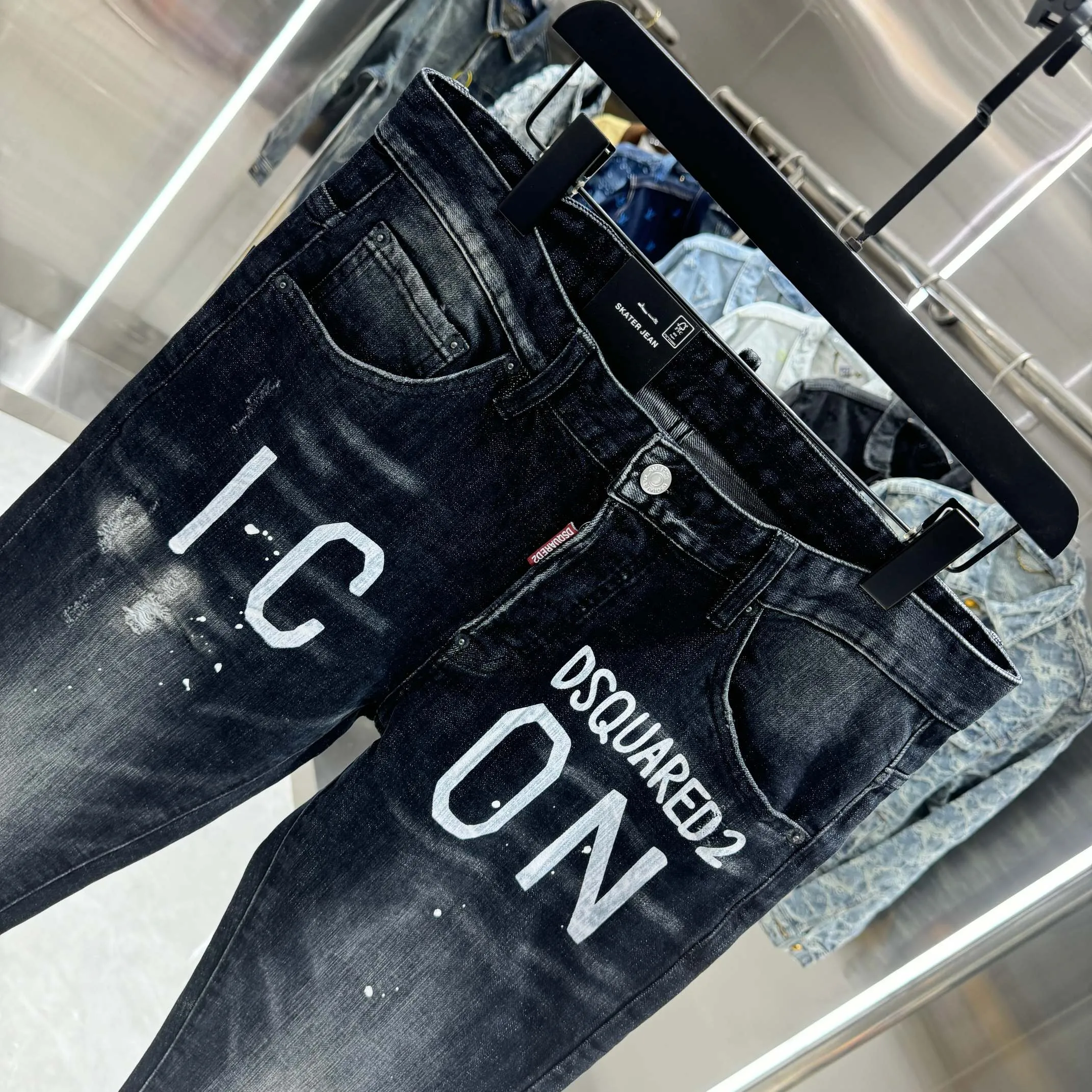 P300 DSQUARED2 letter graffiti hole craft street fashion slim fit stretch jeans color black size 30 32 34 36 38 40