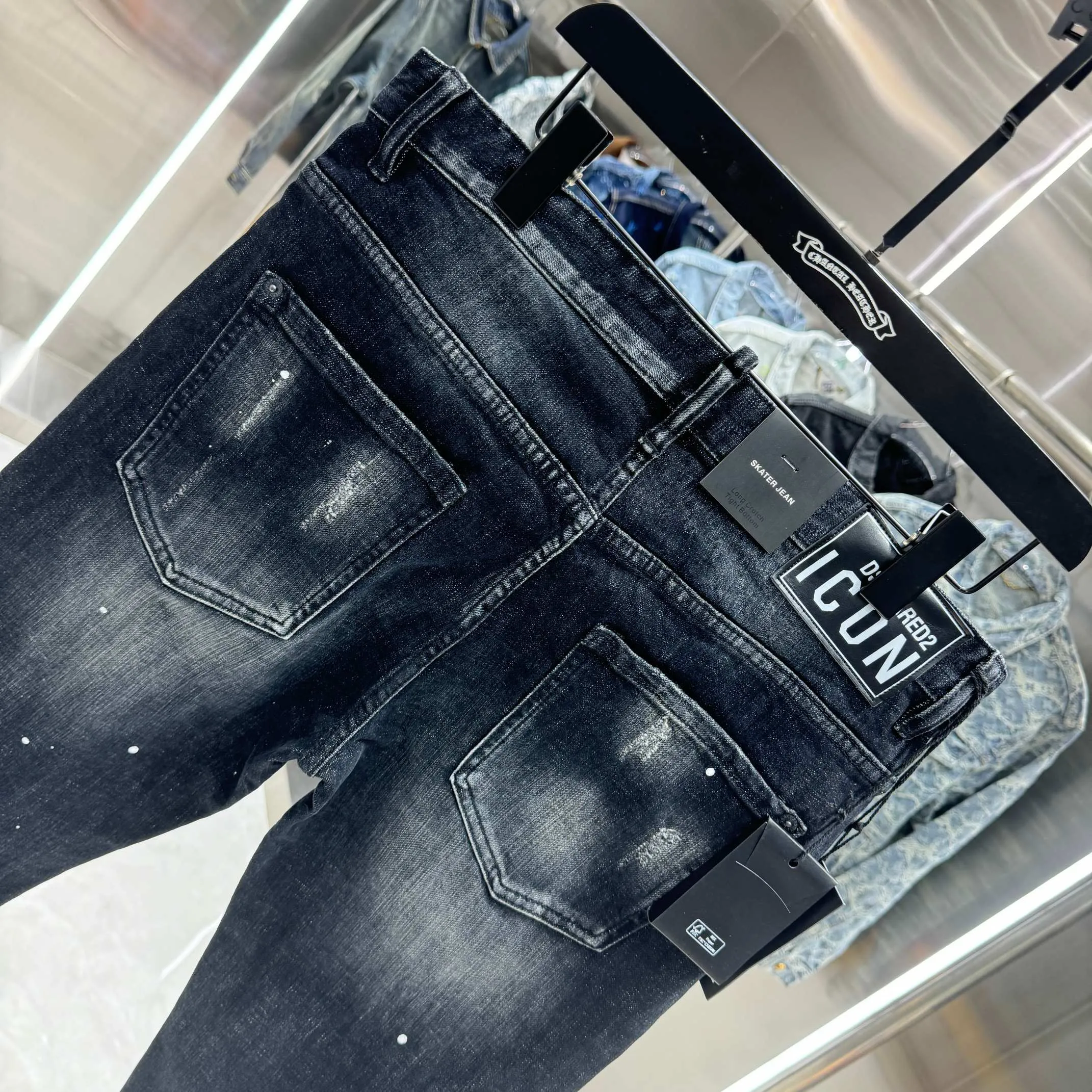 P300 DSQUARED2 letter graffiti hole craft street fashion slim fit stretch jeans color black size 30 32 34 36 38 40