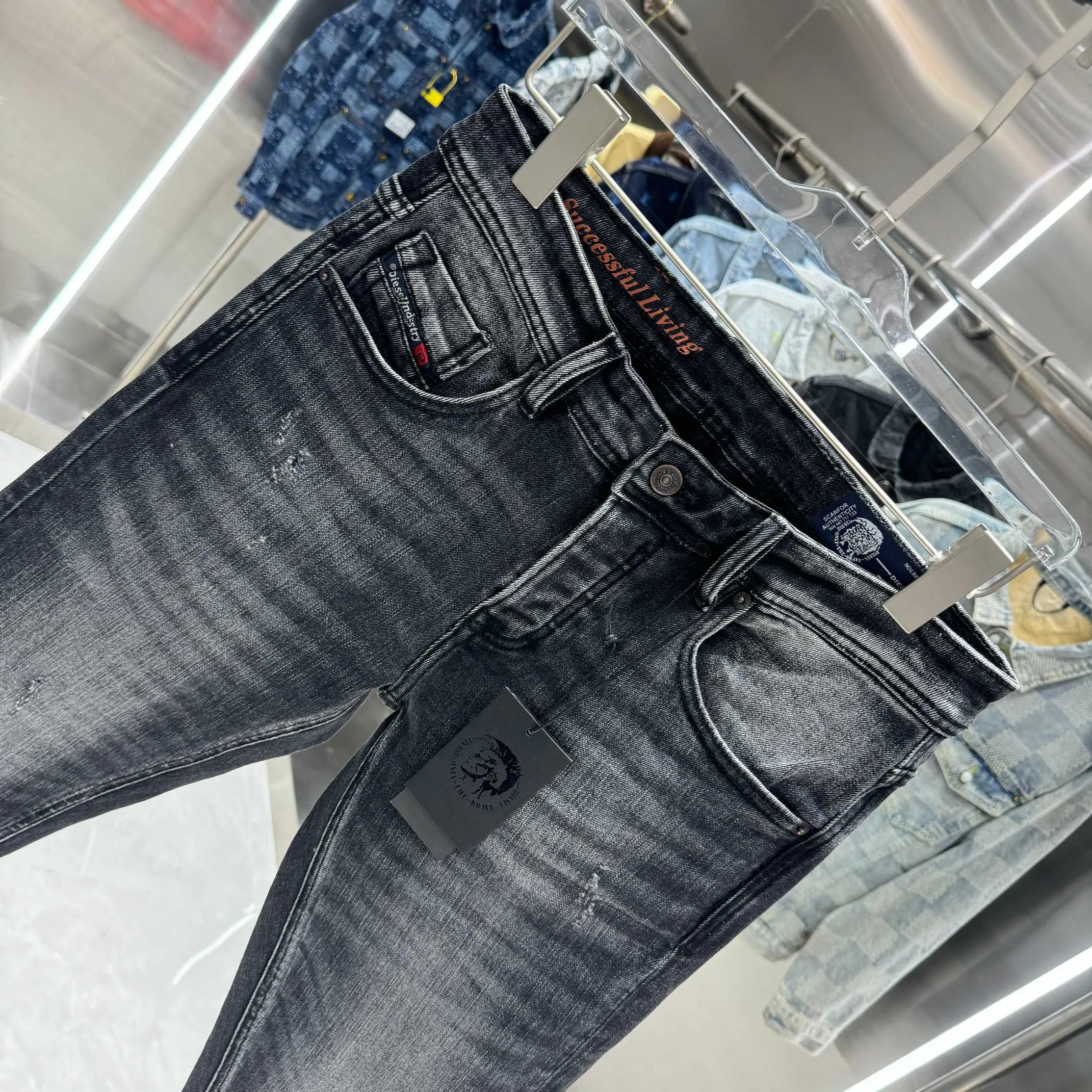P300 DSQUARED2 Frayed Street Fashion Slim Fit Small Legs Stretch Jeans Color Black Size 30 32 34 36 38 40