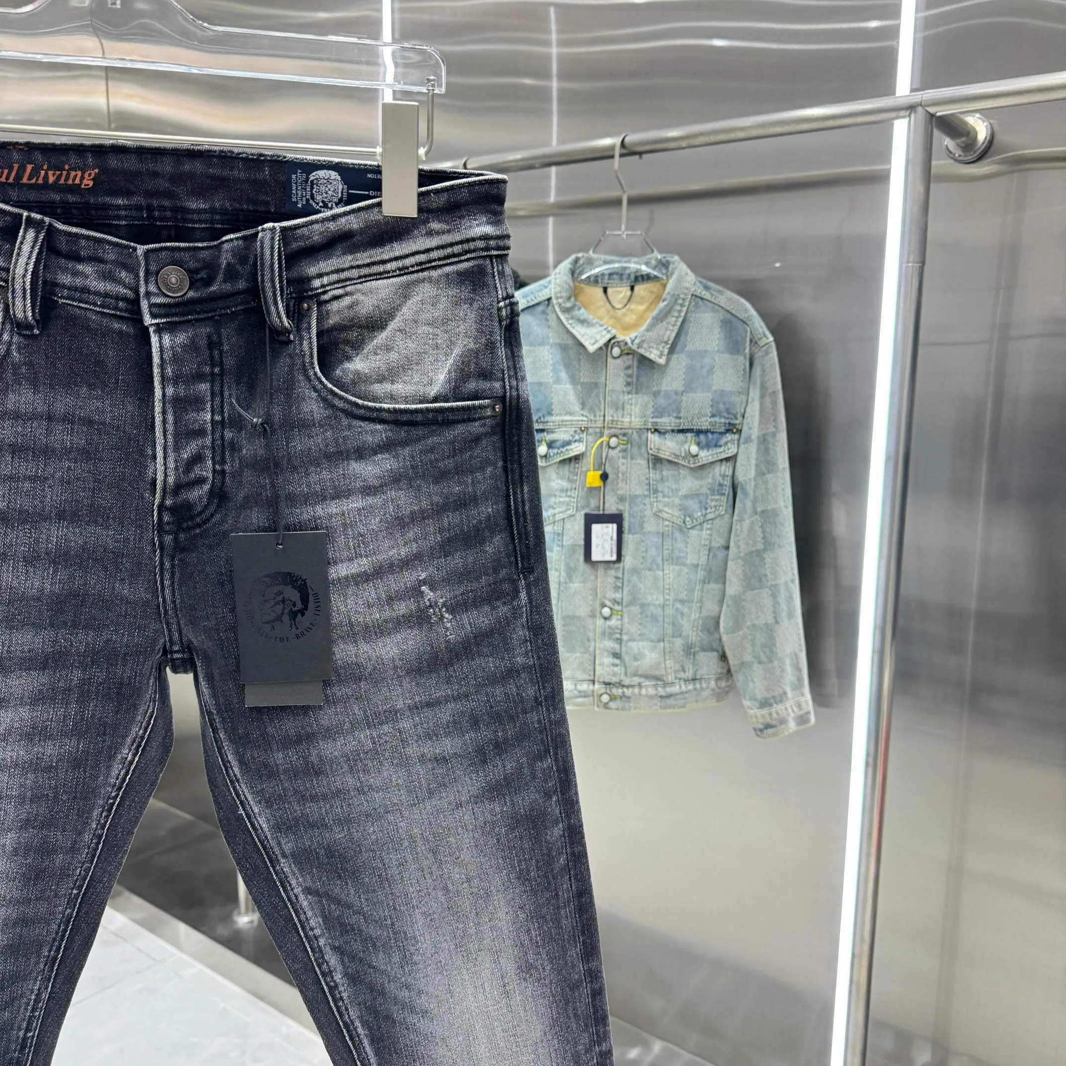 P300 DSQUARED2 Frayed Street Fashion Slim Fit Small Legs Stretch Jeans Color Black Size 30 32 34 36 38 40