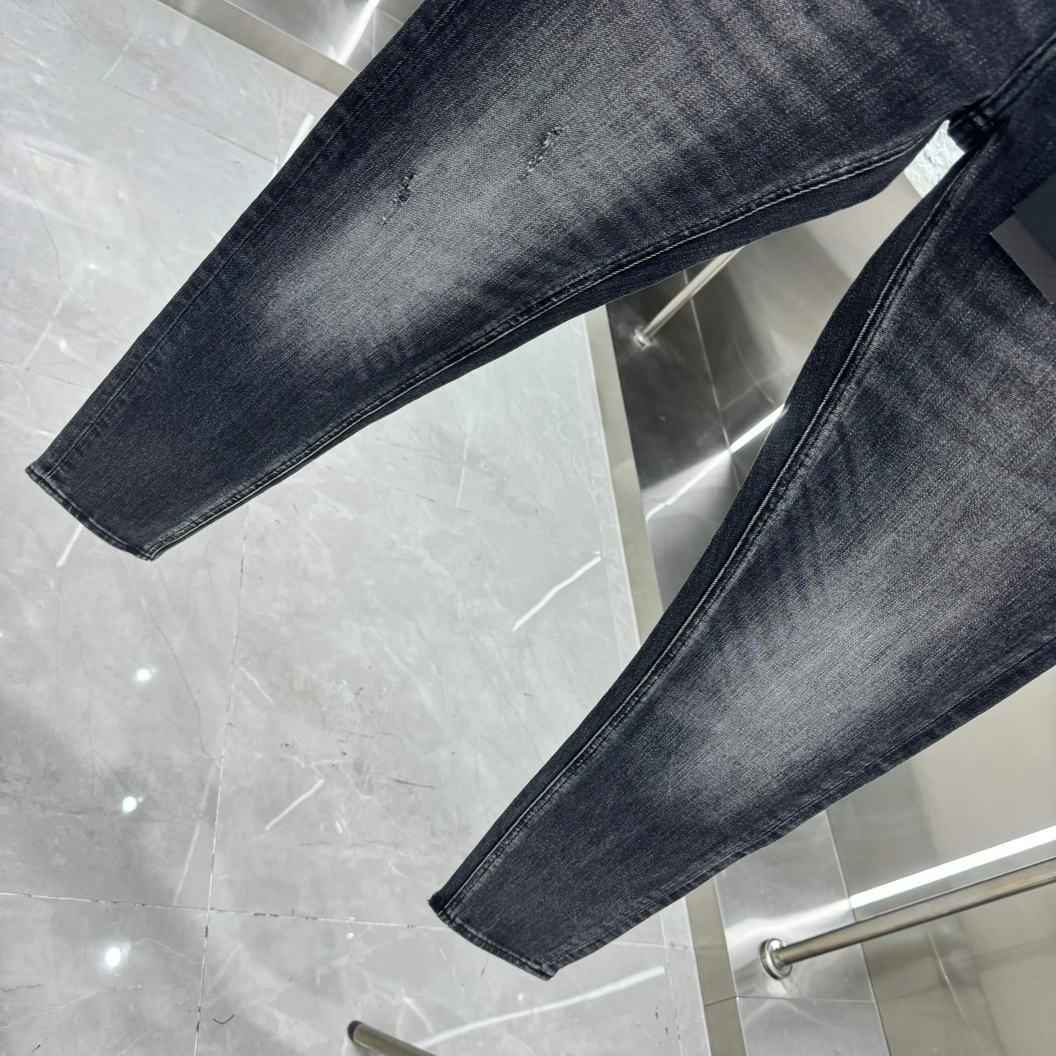 P300 DSQUARED2 Frayed Street Fashion Slim Fit Small Legs Stretch Jeans Color Black Size 30 32 34 36 38 40