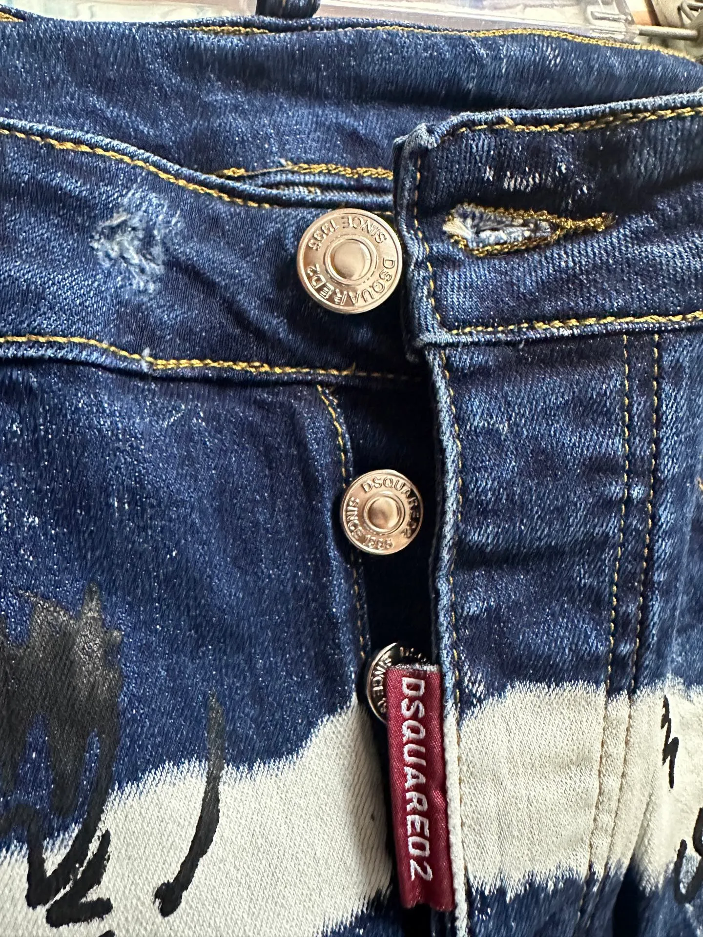 P310 💰 (Real photos of the top version) Top version DSQ2 & DSQUARED2 3-person 25ss hand-painted graffiti frayed jeans - perfect upper body, self-observation of details, very comfortable to wear, low-key yet luxurious, very classy to wear, the trousers style and cut are truly top-notch jeans, the quality is outstanding, the trousers are very soft after heavy washing, the straight-leg version is not picky, and many Internet celebrity stars have the same style The upper body is absolutely stylish ~ Color: blue Size: s-xl