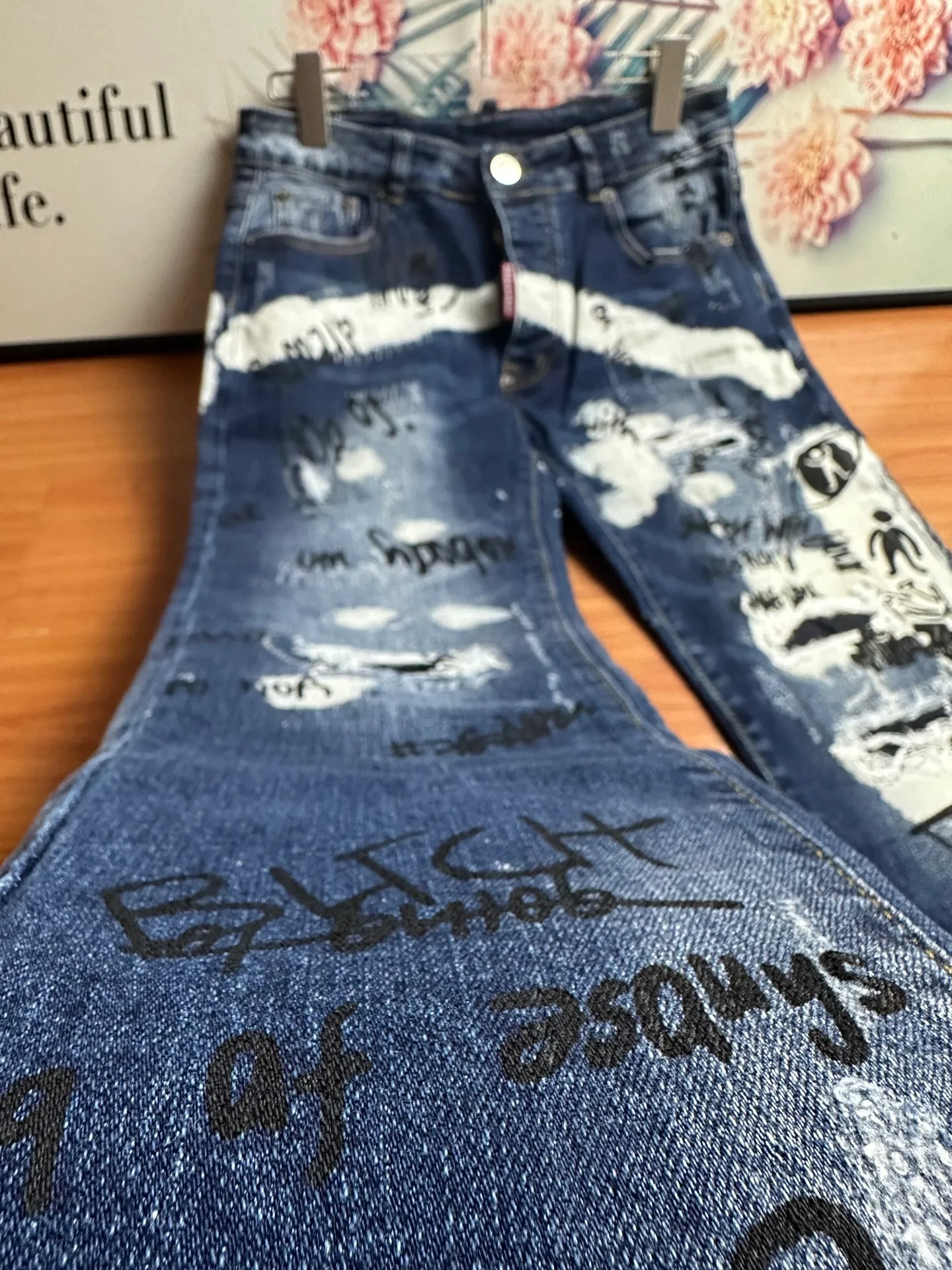 P310 💰 (Real photos of the top version) Top version DSQ2 & DSQUARED2 3-person 25ss hand-painted graffiti frayed jeans - perfect upper body, self-observation of details, very comfortable to wear, low-key yet luxurious, very classy to wear, the trousers style and cut are truly top-notch jeans, the quality is outstanding, the trousers are very soft after heavy washing, the straight-leg version is not picky, and many Internet celebrity stars have the same style The upper body is absolutely stylish ~ Color: blue Size: s-xl