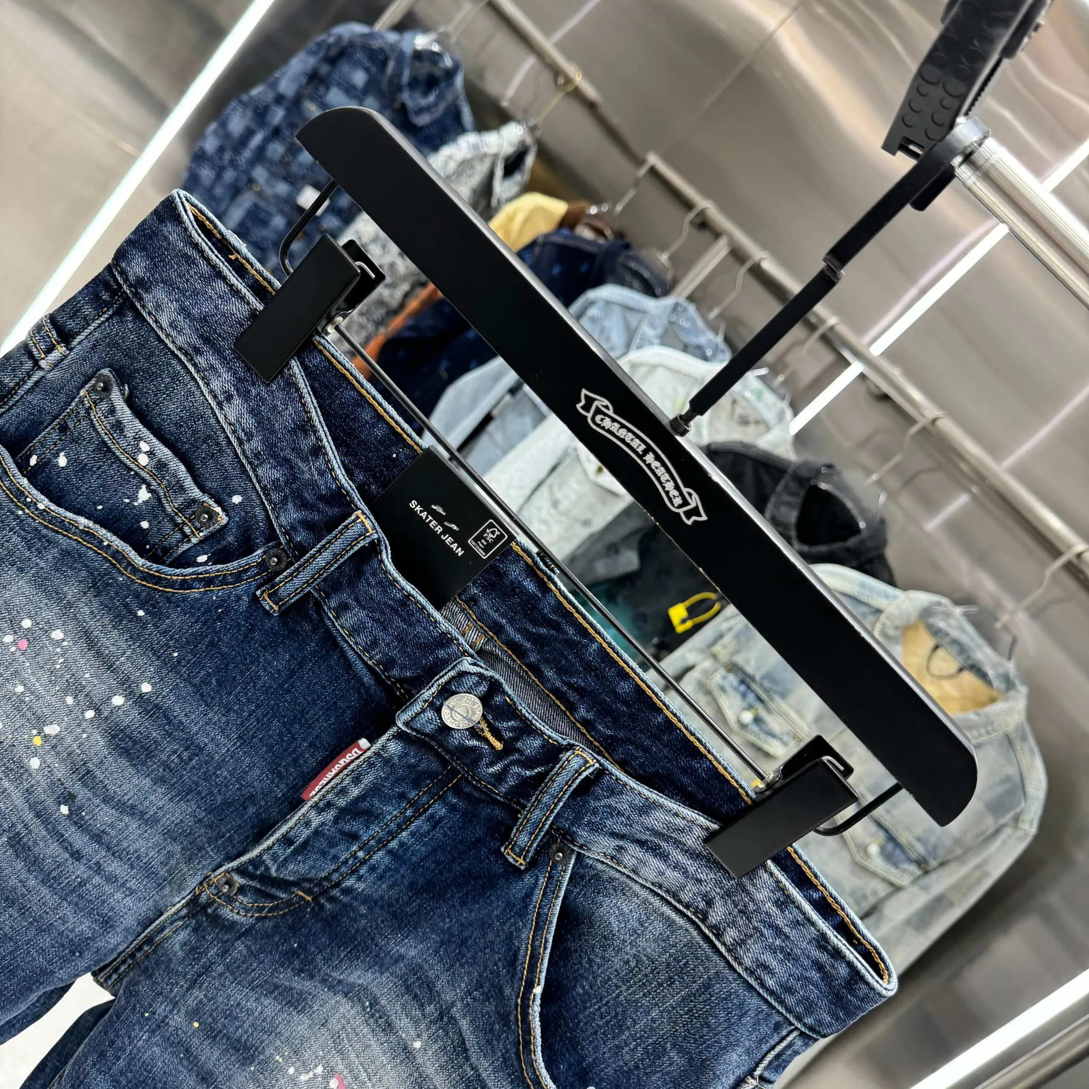P300 DSQUARED2 graffiti hole washed craft street fashion slim fit stretch jeans color blue size 30 32 34 36 38 40
