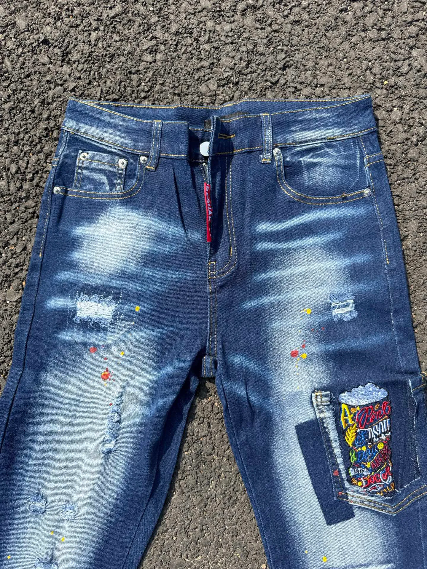 P186 💰 D2 new embroidered men's ripped trendy jeans, elastic personalized patches, slim fit, beggar's pants with small feet, top-quality materials, super soft high cotton washed denim fabric, each piece of washed denim fabric costs up to three times more than the conventional process. The touch is extremely delicate and the texture is very good. The whole body is simple and elegant. The back pocket of the trousers uses high-end direct injection technology. It is extremely exquisite. Full marks for details. Color: Picture color Size: 30-22-34-36 (corresponding to M-L-XL-XXL)