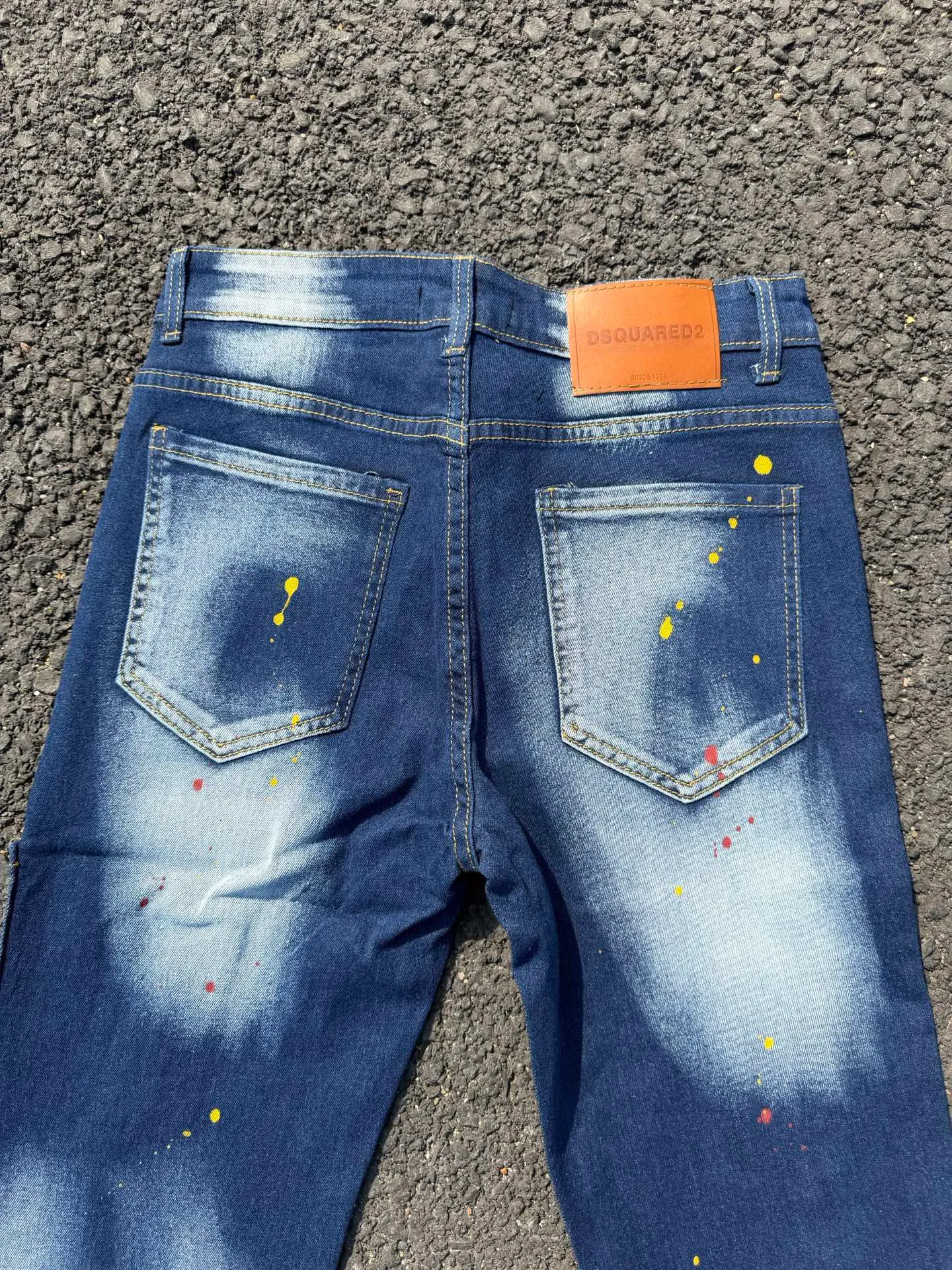 P186 💰 D2 new embroidered men's ripped trendy jeans, elastic personalized patches, slim fit, beggar's pants with small feet, top-quality materials, super soft high cotton washed denim fabric, each piece of washed denim fabric costs up to three times more than the conventional process. The touch is extremely delicate and the texture is very good. The whole body is simple and elegant. The back pocket of the trousers uses high-end direct injection technology. It is extremely exquisite. Full marks for details. Color: Picture color Size: 30-22-34-36 (corresponding to M-L-XL-XXL)