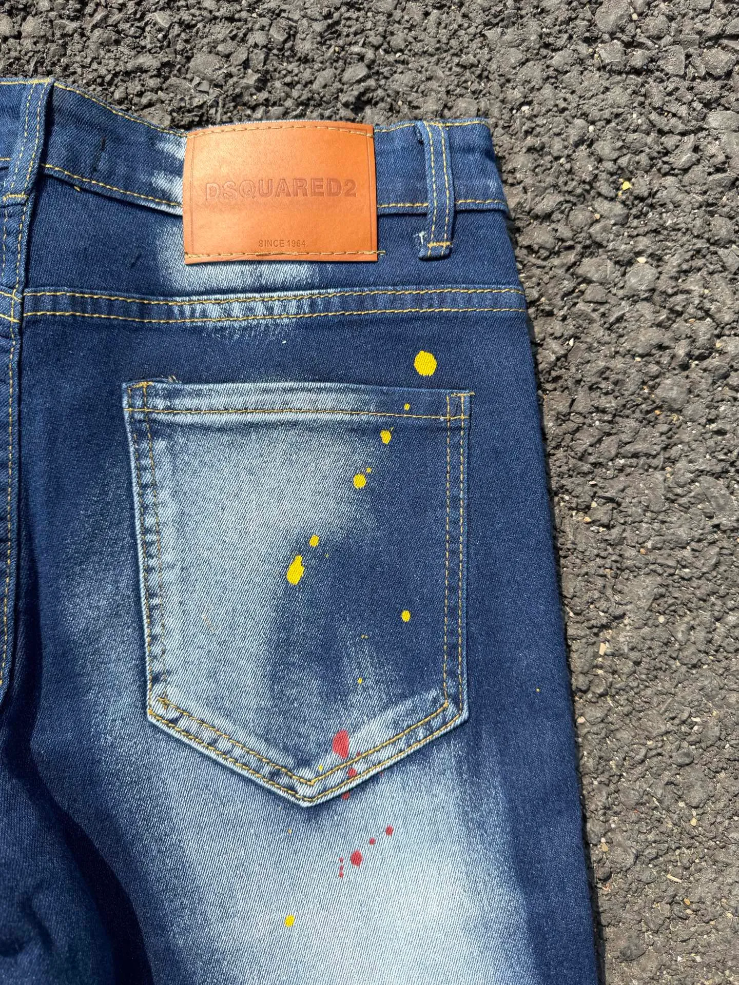 P186 💰 D2 new embroidered men's ripped trendy jeans, elastic personalized patches, slim fit, beggar's pants with small feet, top-quality materials, super soft high cotton washed denim fabric, each piece of washed denim fabric costs up to three times more than the conventional process. The touch is extremely delicate and the texture is very good. The whole body is simple and elegant. The back pocket of the trousers uses high-end direct injection technology. It is extremely exquisite. Full marks for details. Color: Picture color Size: 30-22-34-36 (corresponding to M-L-XL-XXL)