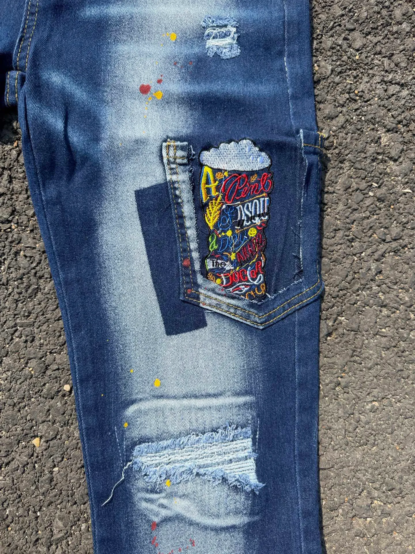 P186 💰 D2 new embroidered men's ripped trendy jeans, elastic personalized patches, slim fit, beggar's pants with small feet, top-quality materials, super soft high cotton washed denim fabric, each piece of washed denim fabric costs up to three times more than the conventional process. The touch is extremely delicate and the texture is very good. The whole body is simple and elegant. The back pocket of the trousers uses high-end direct injection technology. It is extremely exquisite. Full marks for details. Color: Picture color Size: 30-22-34-36 (corresponding to M-L-XL-XXL)