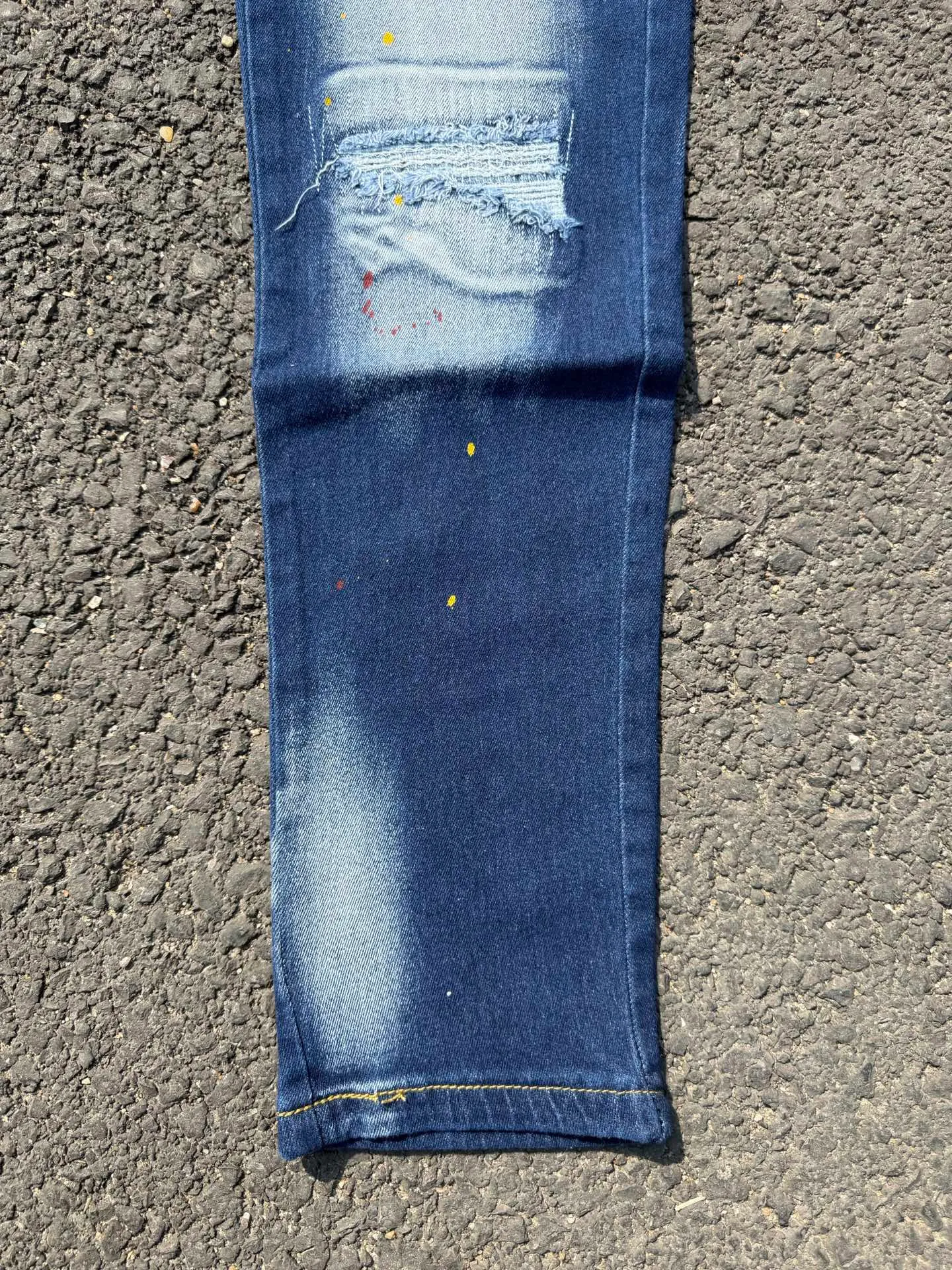 P186 💰 D2 new embroidered men's ripped trendy jeans, elastic personalized patches, slim fit, beggar's pants with small feet, top-quality materials, super soft high cotton washed denim fabric, each piece of washed denim fabric costs up to three times more than the conventional process. The touch is extremely delicate and the texture is very good. The whole body is simple and elegant. The back pocket of the trousers uses high-end direct injection technology. It is extremely exquisite. Full marks for details. Color: Picture color Size: 30-22-34-36 (corresponding to M-L-XL-XXL)