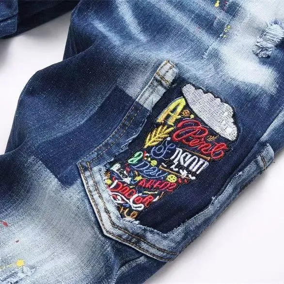 P186 💰 D2 new embroidered men's ripped trendy jeans, elastic personalized patches, slim fit, beggar's pants with small feet, top-quality materials, super soft high cotton washed denim fabric, each piece of washed denim fabric costs up to three times more than the conventional process. The touch is extremely delicate and the texture is very good. The whole body is simple and elegant. The back pocket of the trousers uses high-end direct injection technology. It is extremely exquisite. Full marks for details. Color: Picture color Size: 30-22-34-36 (corresponding to M-L-XL-XXL)