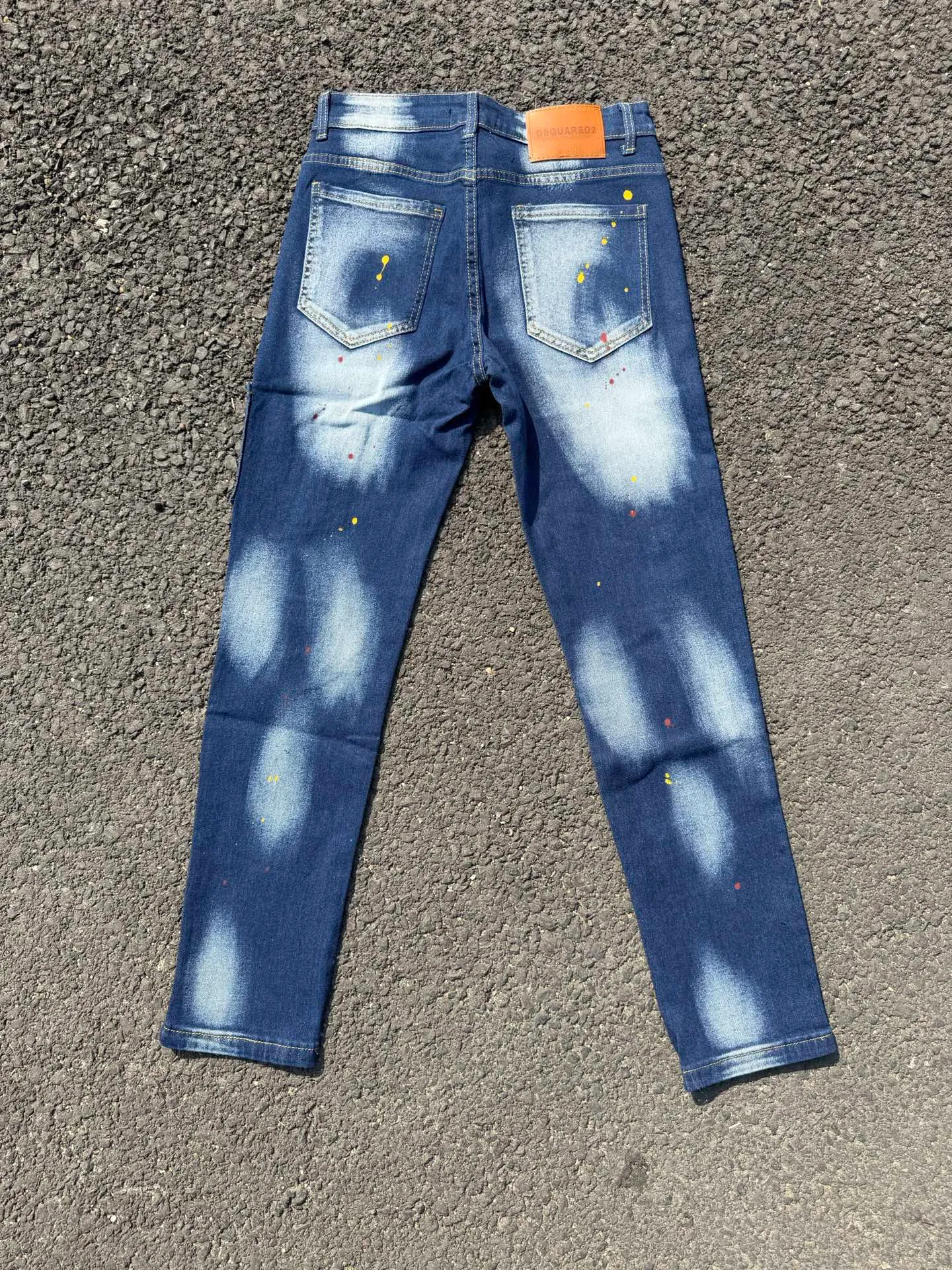 P186 💰 D2 new embroidered men's ripped trendy jeans, elastic personalized patches, slim fit, beggar's pants with small feet, top-quality materials, super soft high cotton washed denim fabric, each piece of washed denim fabric costs up to three times more than the conventional process. The touch is extremely delicate and the texture is very good. The whole body is simple and elegant. The back pocket of the trousers uses high-end direct injection technology. It is extremely exquisite. Full marks for details. Color: Picture color Size: 30-22-34-36 (corresponding to M-L-XL-XXL)