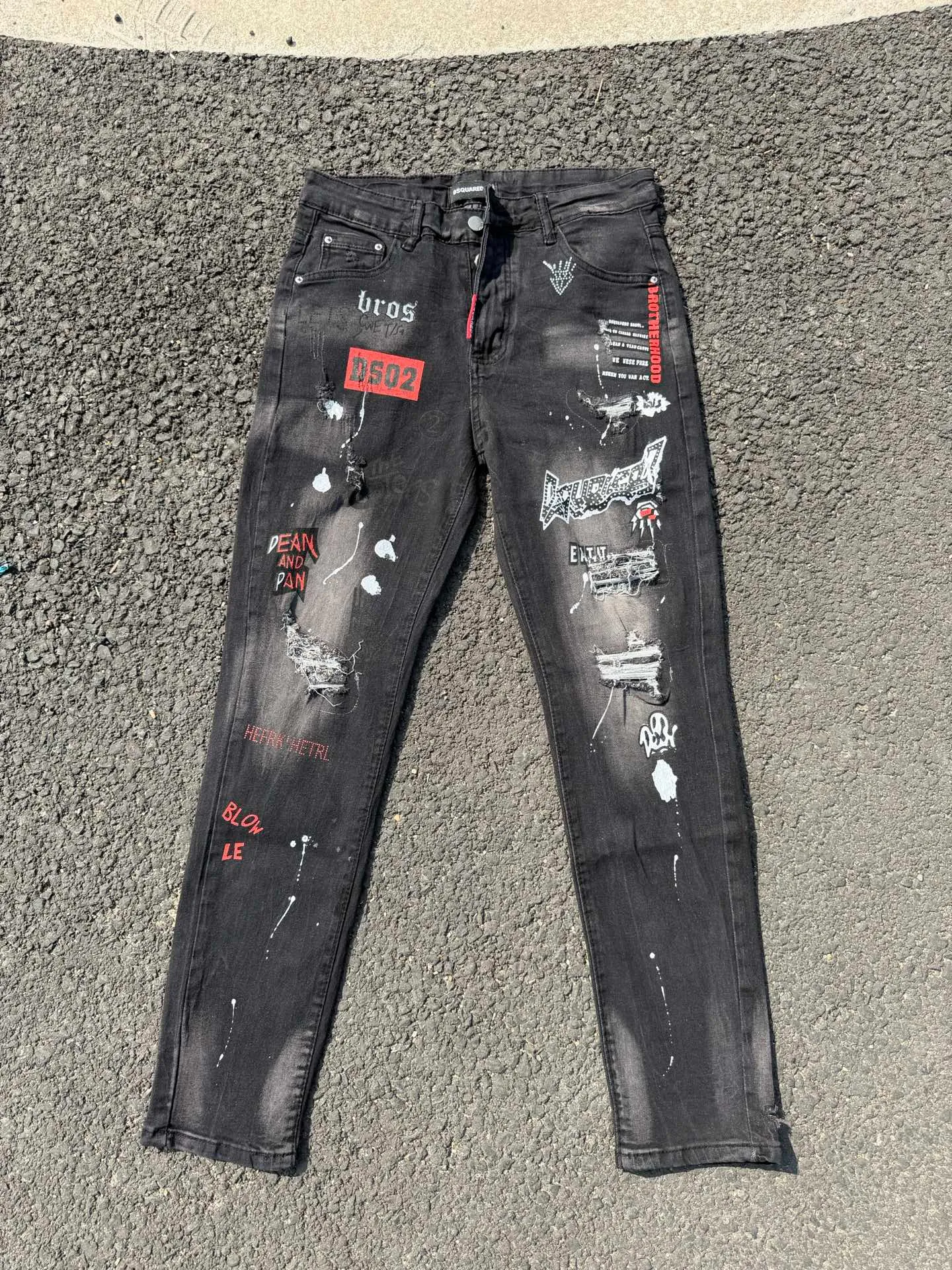 P186 💰 D2 new embroidered men's ripped trendy jeans, elastic personalized patches, slim fit, beggar's pants with small feet, top-quality materials, super soft high cotton washed denim fabric, each piece of washed denim fabric costs up to three times more than the conventional process. The touch is extremely delicate and the texture is very good. The whole body is simple and elegant. The back pocket of the trousers uses high-end direct injection technology. It is extremely exquisite. Full marks for details. Color: Picture color Size: 30-22-34-36 (corresponding to M-L-XL-XXL)