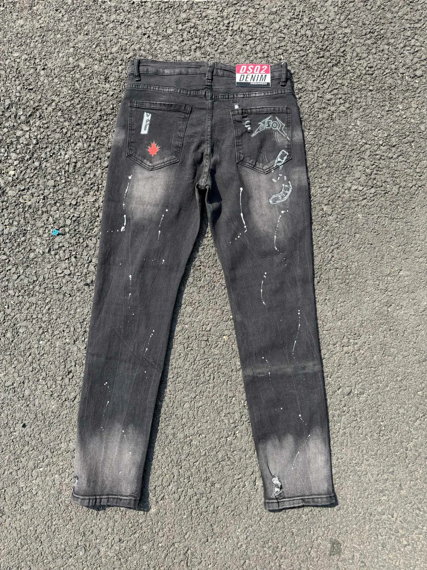 P186 💰 D2 new embroidered men's ripped trendy jeans, elastic personalized patches, slim fit, beggar's pants with small feet, top-quality materials, super soft high cotton washed denim fabric, each piece of washed denim fabric costs up to three times more than the conventional process. The touch is extremely delicate and the texture is very good. The whole body is simple and elegant. The back pocket of the trousers uses high-end direct injection technology. It is extremely exquisite. Full marks for details. Color: Picture color Size: 30-22-34-36 (corresponding to M-L-XL-XXL)