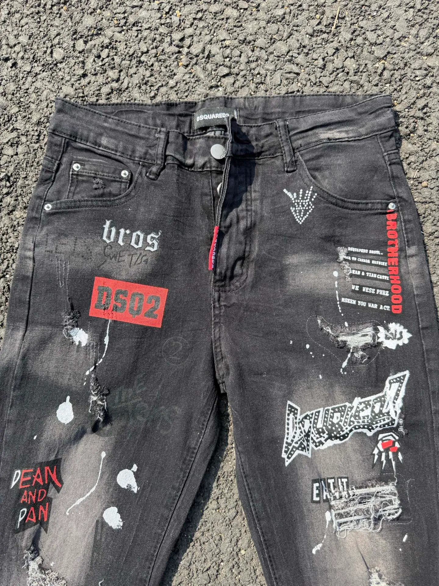 P186 💰 D2 new embroidered men's ripped trendy jeans, elastic personalized patches, slim fit, beggar's pants with small feet, top-quality materials, super soft high cotton washed denim fabric, each piece of washed denim fabric costs up to three times more than the conventional process. The touch is extremely delicate and the texture is very good. The whole body is simple and elegant. The back pocket of the trousers uses high-end direct injection technology. It is extremely exquisite. Full marks for details. Color: Picture color Size: 30-22-34-36 (corresponding to M-L-XL-XXL)