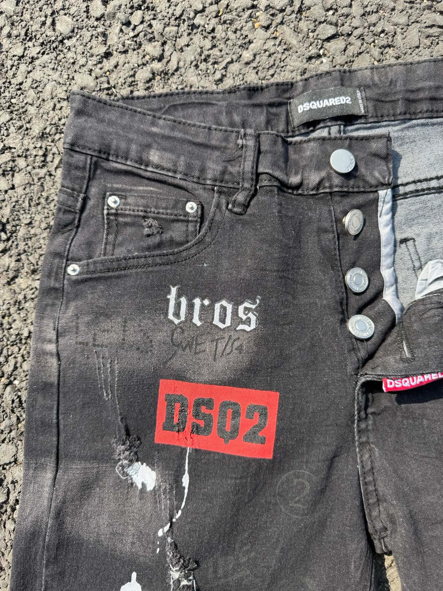 P186 💰 D2 new embroidered men's ripped trendy jeans, elastic personalized patches, slim fit, beggar's pants with small feet, top-quality materials, super soft high cotton washed denim fabric, each piece of washed denim fabric costs up to three times more than the conventional process. The touch is extremely delicate and the texture is very good. The whole body is simple and elegant. The back pocket of the trousers uses high-end direct injection technology. It is extremely exquisite. Full marks for details. Color: Picture color Size: 30-22-34-36 (corresponding to M-L-XL-XXL)