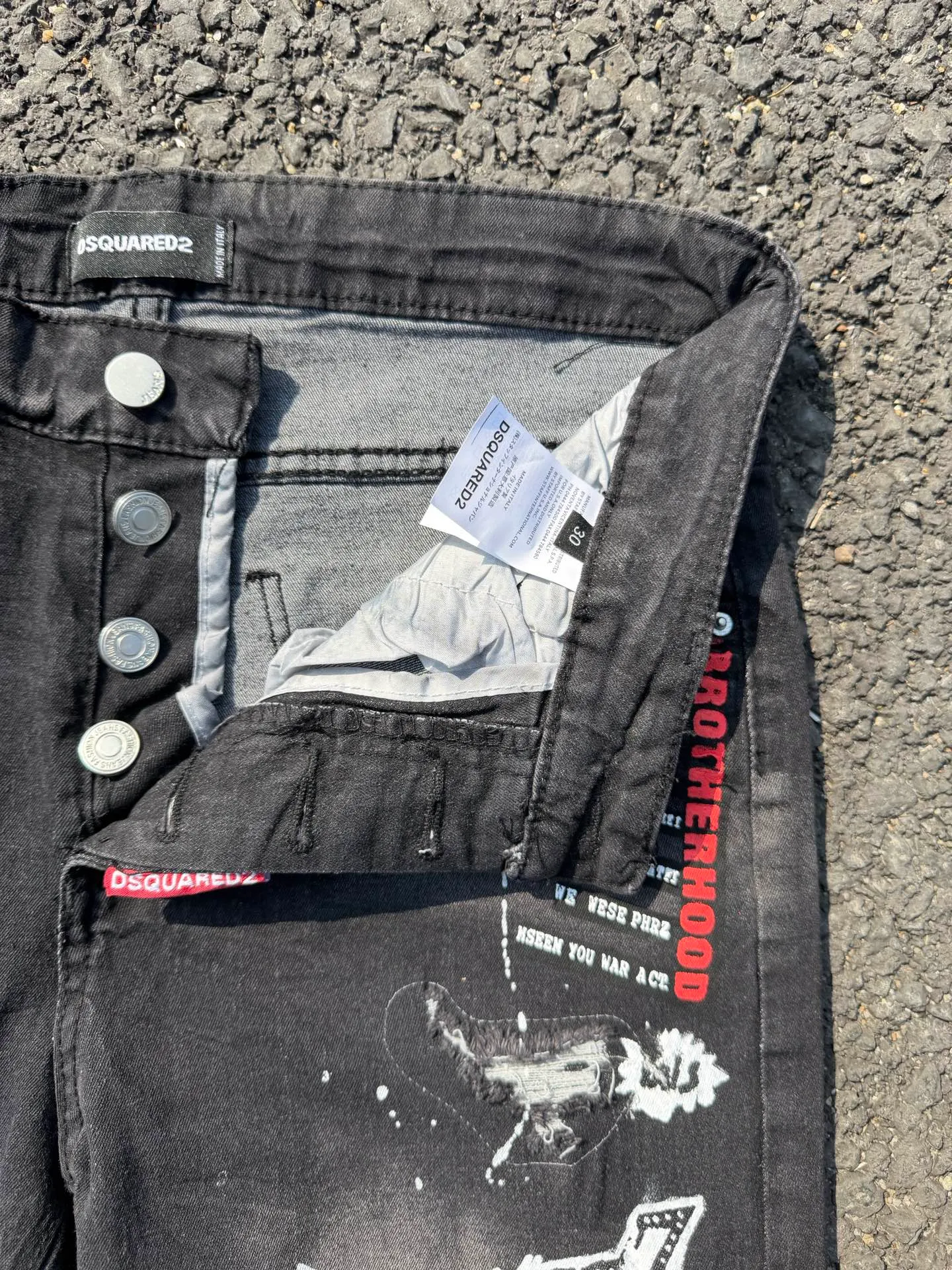 P186 💰 D2 new embroidered men's ripped trendy jeans, elastic personalized patches, slim fit, beggar's pants with small feet, top-quality materials, super soft high cotton washed denim fabric, each piece of washed denim fabric costs up to three times more than the conventional process. The touch is extremely delicate and the texture is very good. The whole body is simple and elegant. The back pocket of the trousers uses high-end direct injection technology. It is extremely exquisite. Full marks for details. Color: Picture color Size: 30-22-34-36 (corresponding to M-L-XL-XXL)