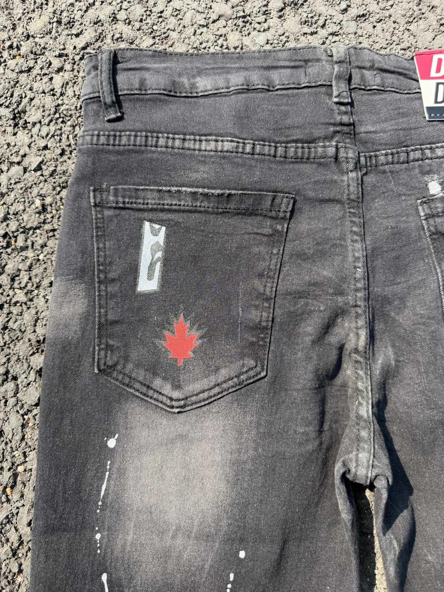 P186 💰 D2 new embroidered men's ripped trendy jeans, elastic personalized patches, slim fit, beggar's pants with small feet, top-quality materials, super soft high cotton washed denim fabric, each piece of washed denim fabric costs up to three times more than the conventional process. The touch is extremely delicate and the texture is very good. The whole body is simple and elegant. The back pocket of the trousers uses high-end direct injection technology. It is extremely exquisite. Full marks for details. Color: Picture color Size: 30-22-34-36 (corresponding to M-L-XL-XXL)
