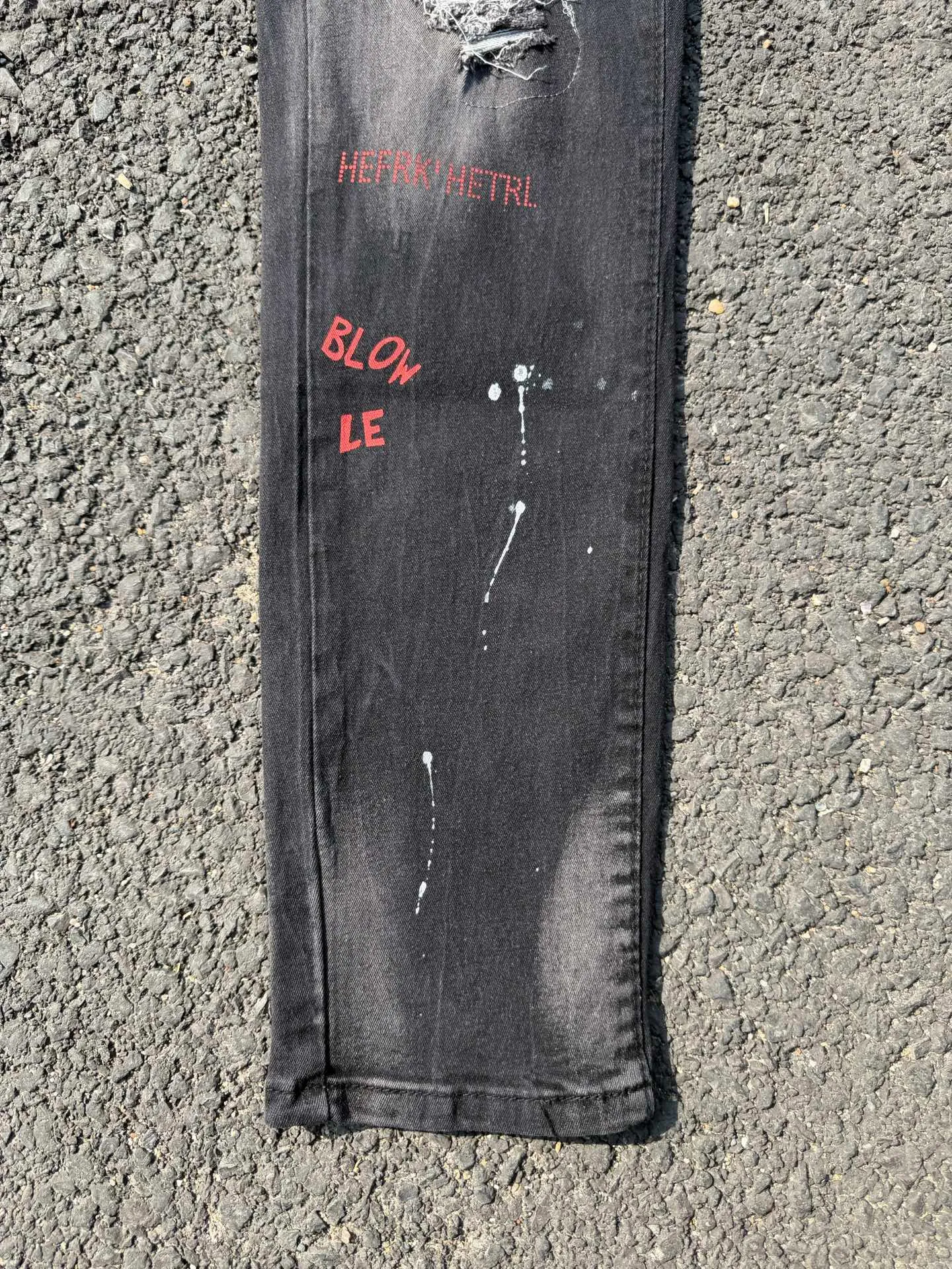 P186 💰 D2 new embroidered men's ripped trendy jeans, elastic personalized patches, slim fit, beggar's pants with small feet, top-quality materials, super soft high cotton washed denim fabric, each piece of washed denim fabric costs up to three times more than the conventional process. The touch is extremely delicate and the texture is very good. The whole body is simple and elegant. The back pocket of the trousers uses high-end direct injection technology. It is extremely exquisite. Full marks for details. Color: Picture color Size: 30-22-34-36 (corresponding to M-L-XL-XXL)