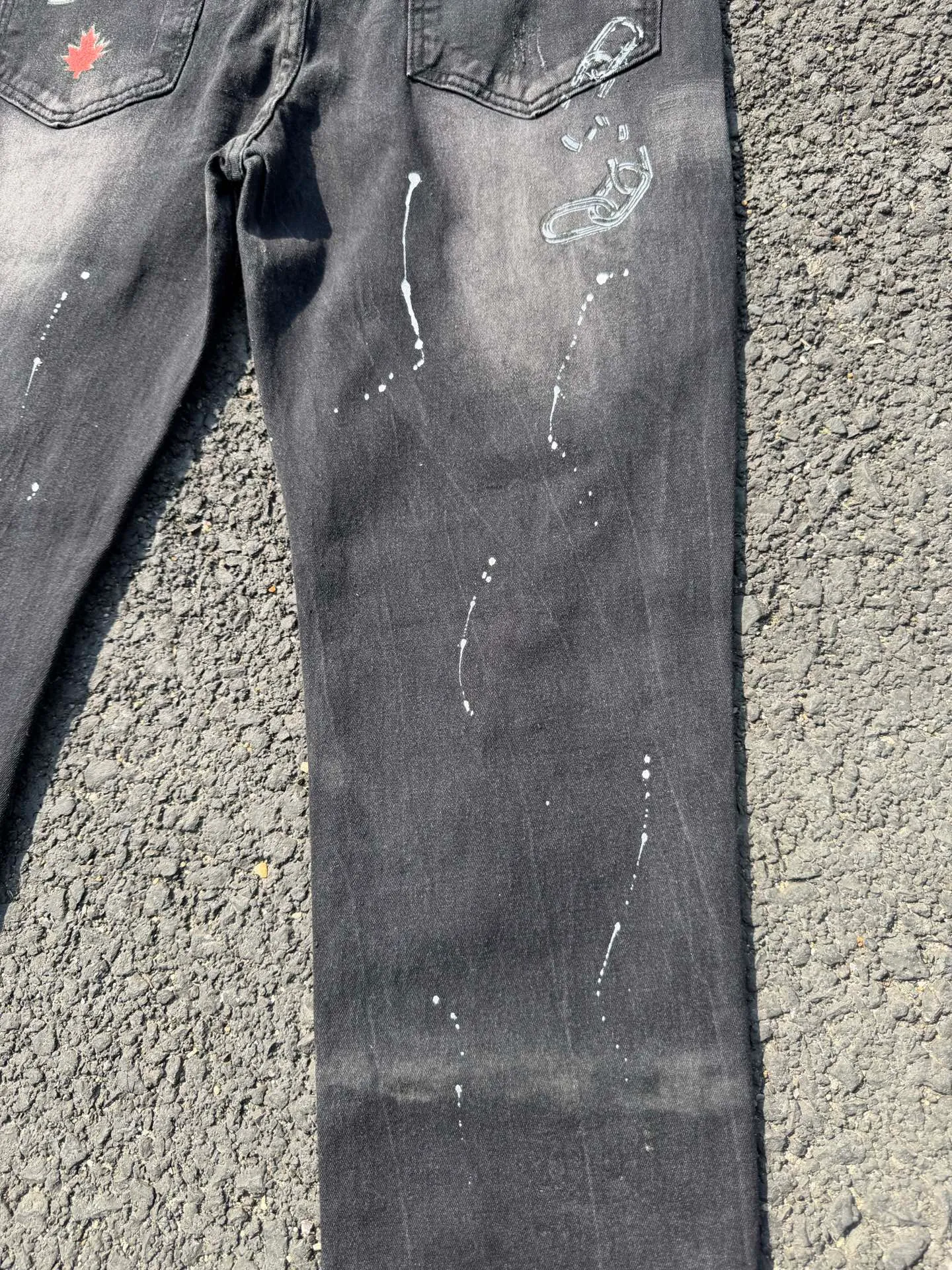 P186 💰 D2 new embroidered men's ripped trendy jeans, elastic personalized patches, slim fit, beggar's pants with small feet, top-quality materials, super soft high cotton washed denim fabric, each piece of washed denim fabric costs up to three times more than the conventional process. The touch is extremely delicate and the texture is very good. The whole body is simple and elegant. The back pocket of the trousers uses high-end direct injection technology. It is extremely exquisite. Full marks for details. Color: Picture color Size: 30-22-34-36 (corresponding to M-L-XL-XXL)